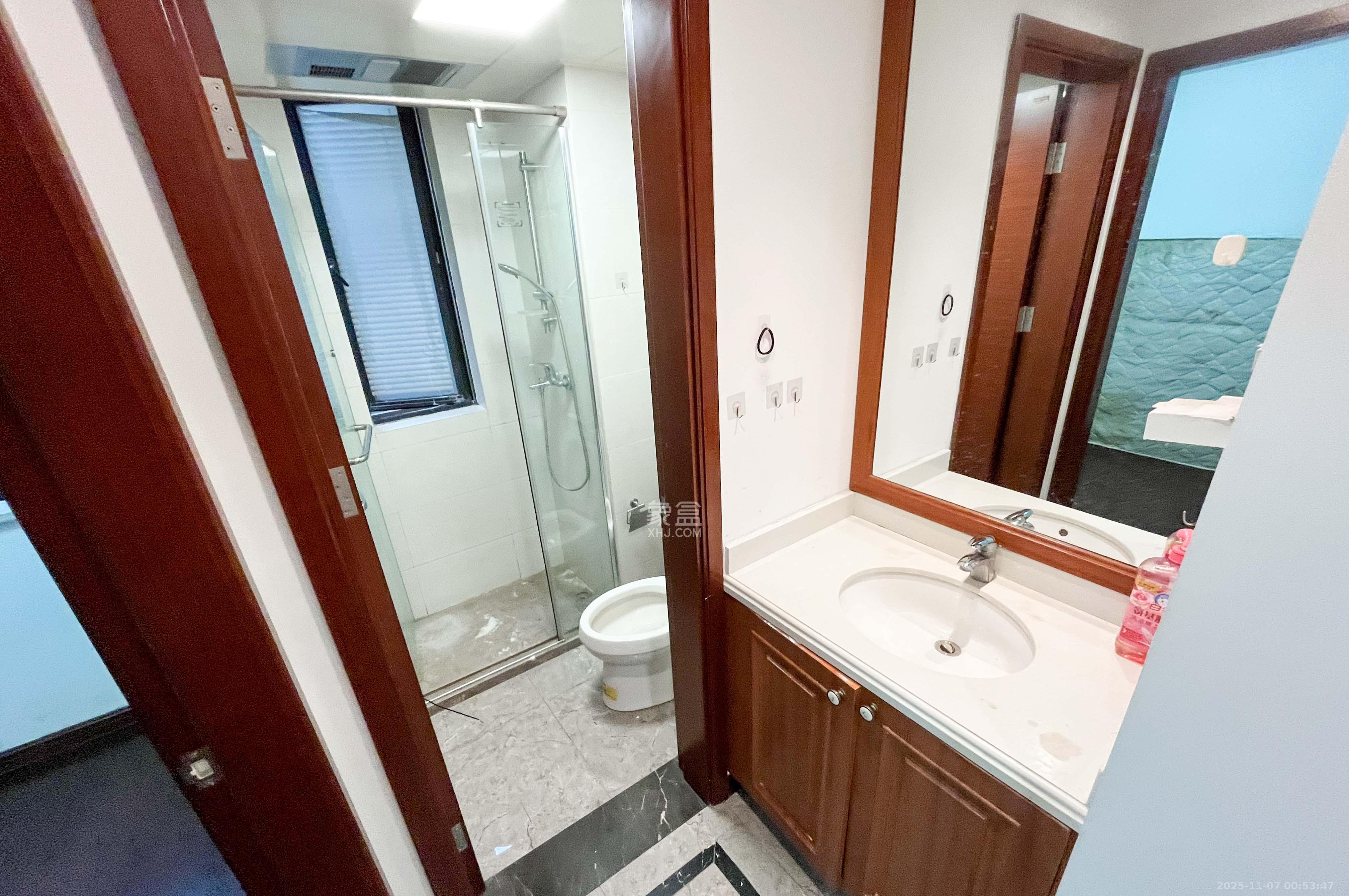 中海梅溪湖壹号 3室2厅1卫 118.0万 中海梅溪湖壹号 3室2厅1卫 118.0万卫生间