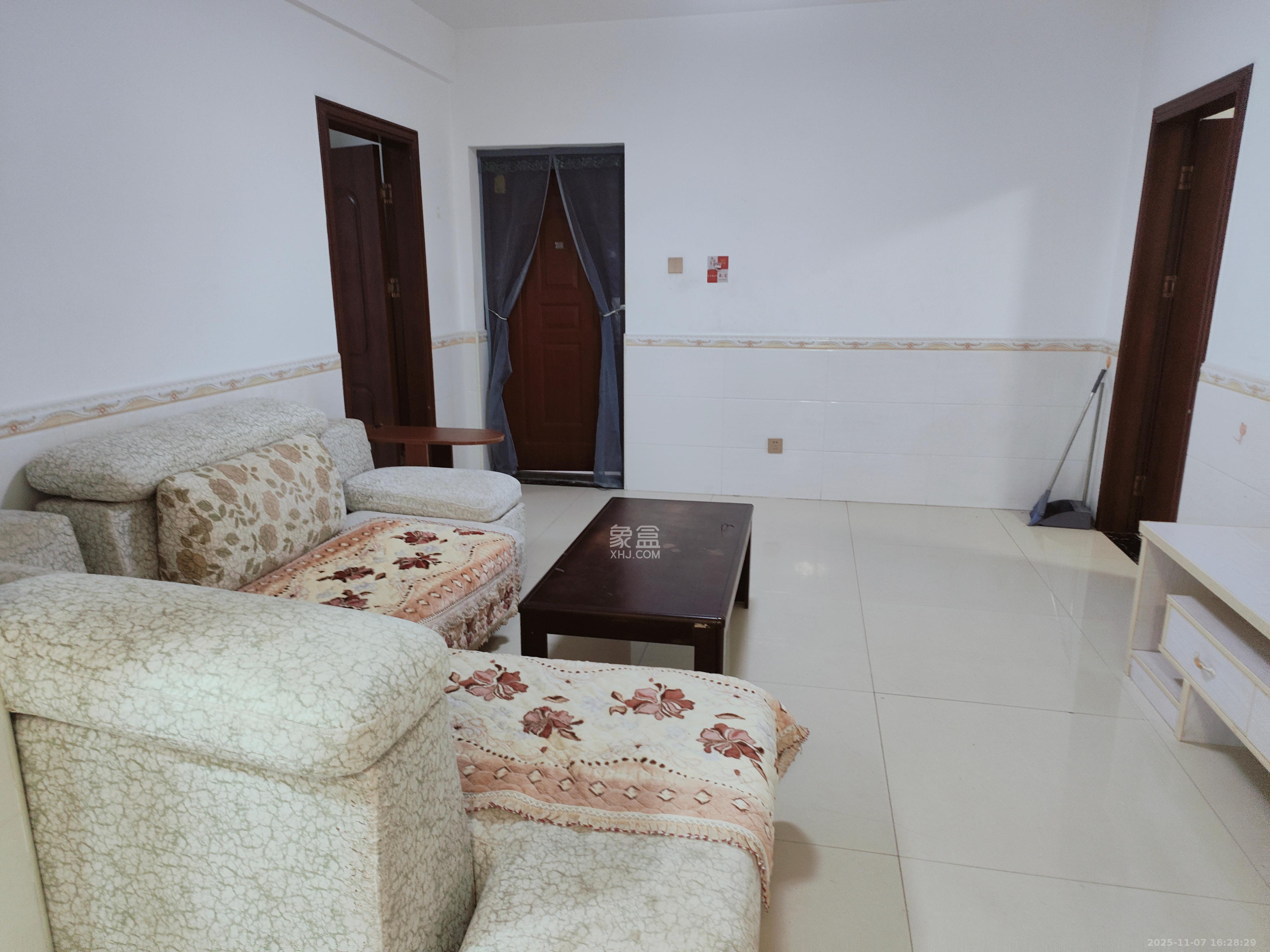 奥莱名邸  3室2厅1卫    1700.0元/月