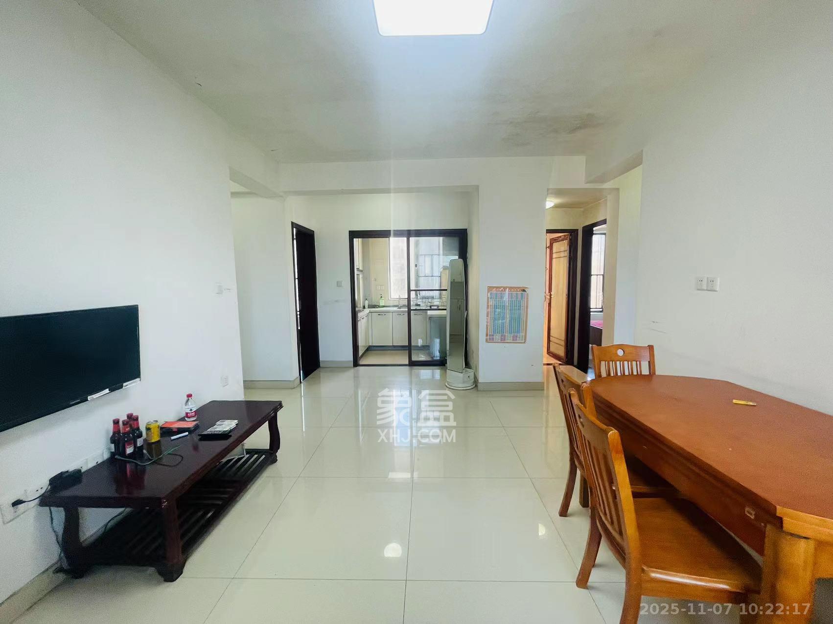 荣盛花语馨苑  3室2厅1卫    2100.0元/月