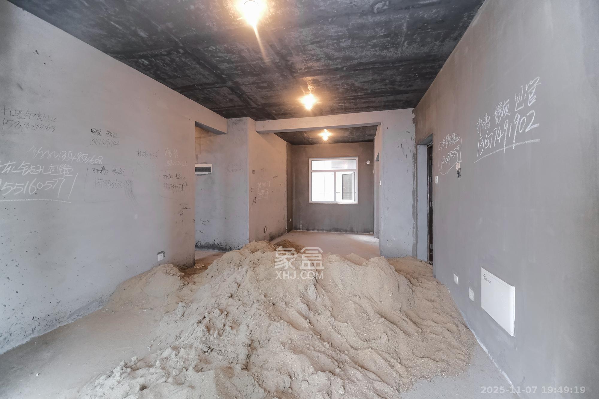 和悦城(蟠龙景苑) 3室2厅2卫 72.0万 和悦城(蟠龙景苑) 3室2厅2卫 72.0万客厅