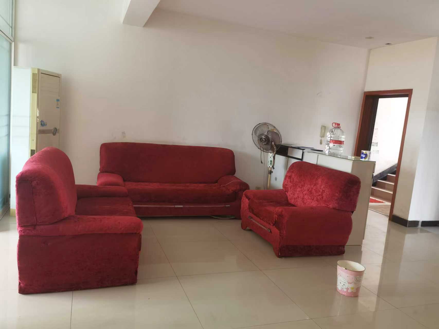 五金建材市场二期 5室2厅2卫 1800.0元/月 五金建材市场二期 5室2厅2卫 1800.0元/月室内图