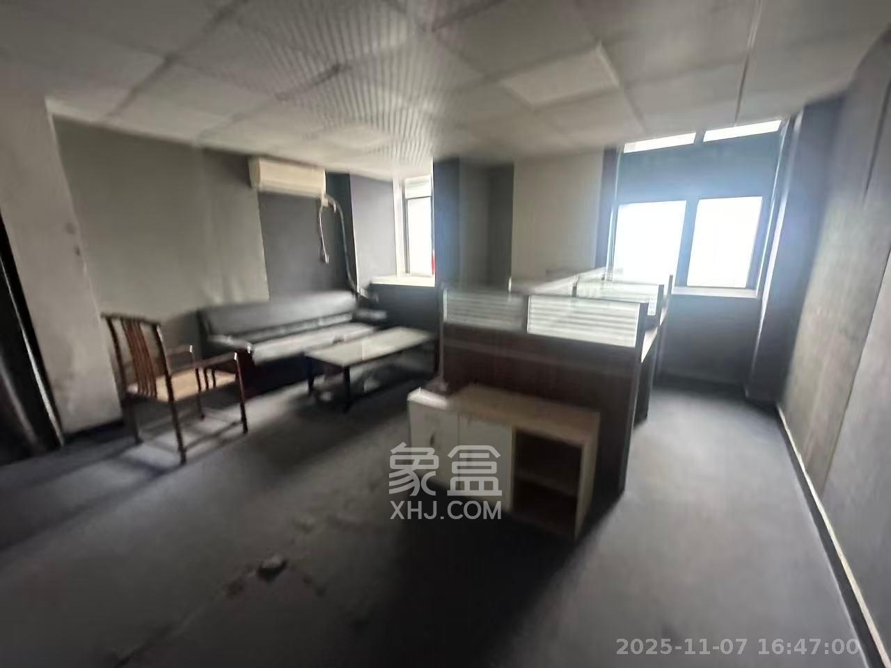 长房中庭国际（东郡华蓉广场）  1室1厅1卫    2200.0元/月