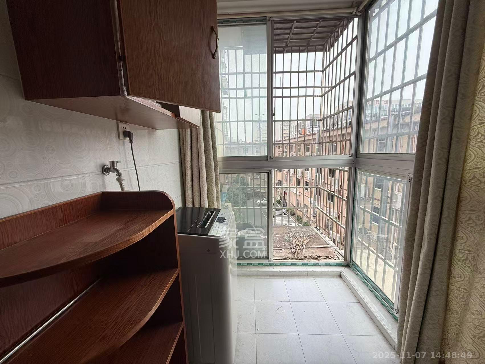 先锋新宇  1室2厅1卫    1800.0元/月室内图