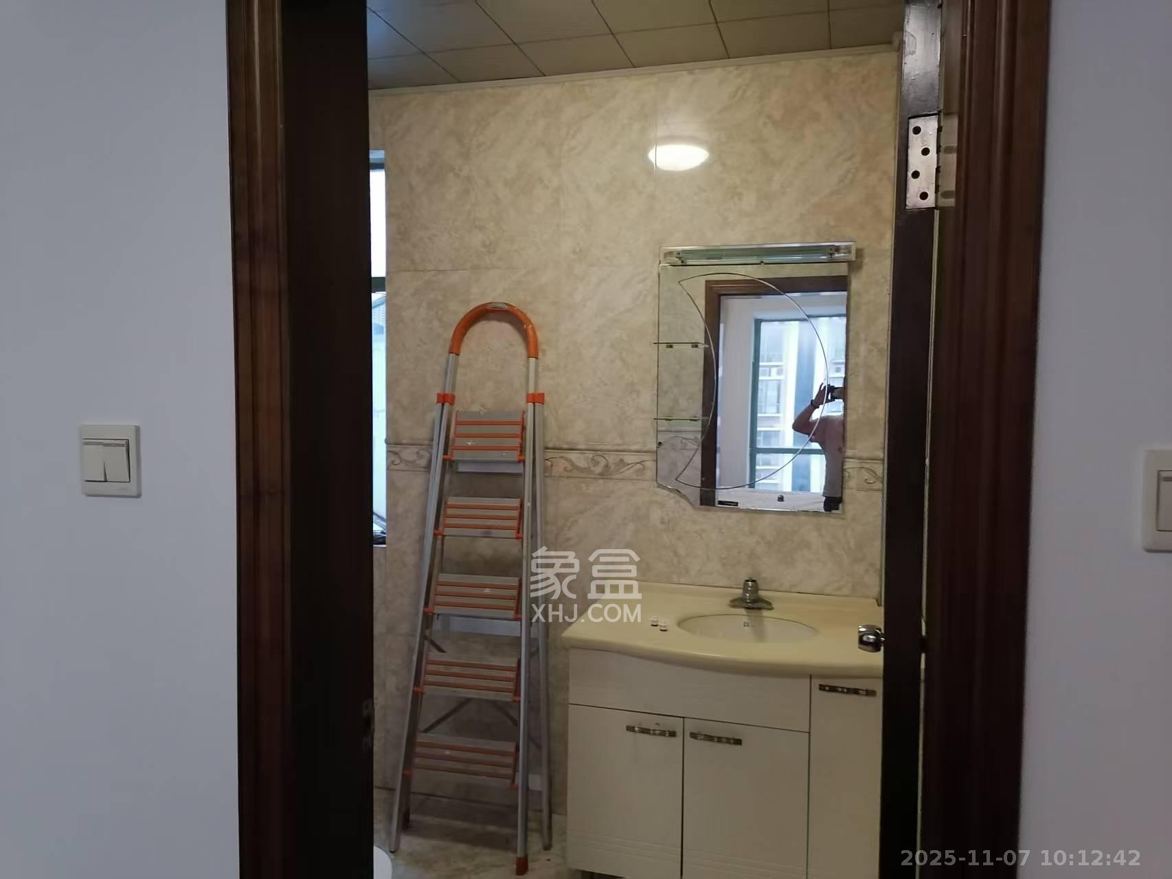 锦绣华天 3室2厅2卫 3300.0元/月 锦绣华天 3室2厅2卫 3300.0元/月室内图