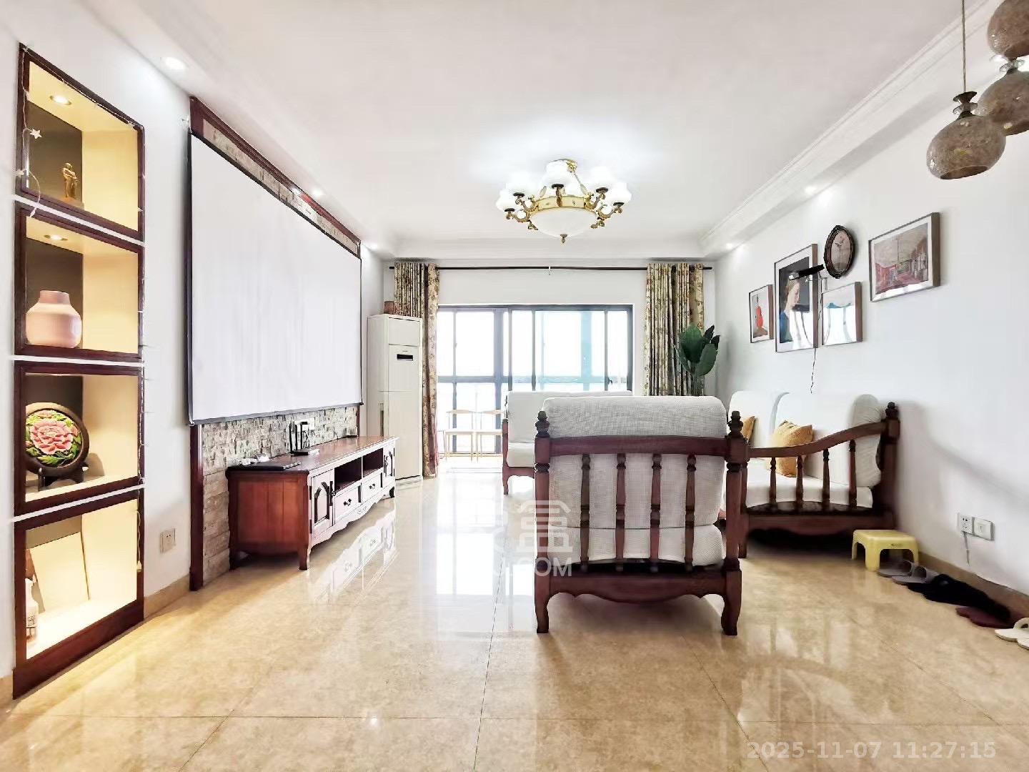 万象新天  3室1厅2卫    4000.0元/月