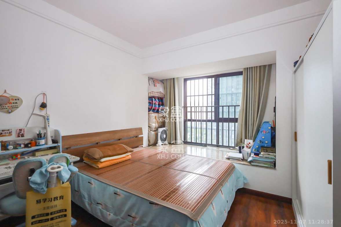 绿地中央广场 3室2厅1卫 2700.0元/月 绿地中央广场 3室2厅1卫 2700.0元/月室内图