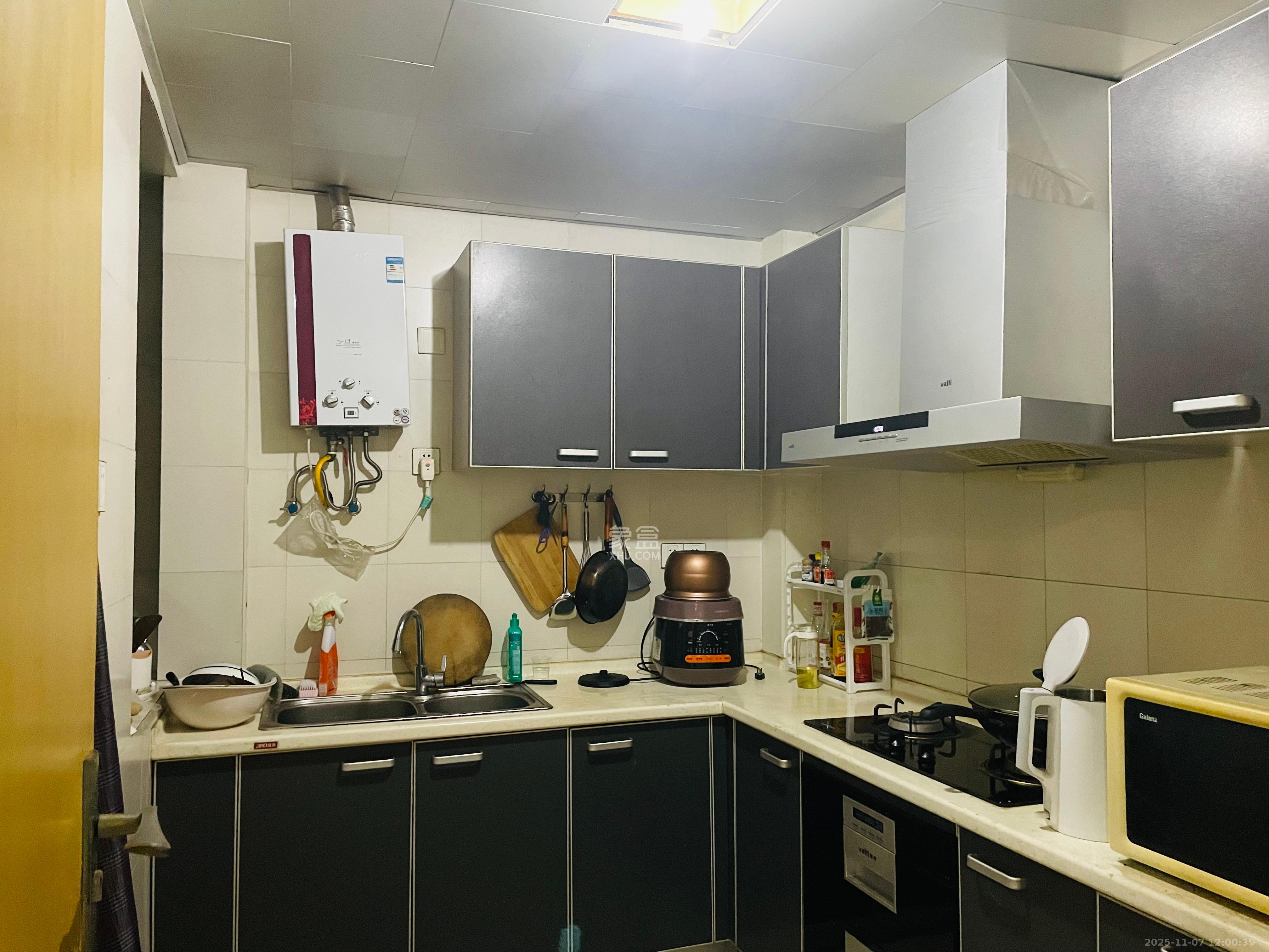 长大卧琥  1室1厅1卫    1200.0元/月室内图