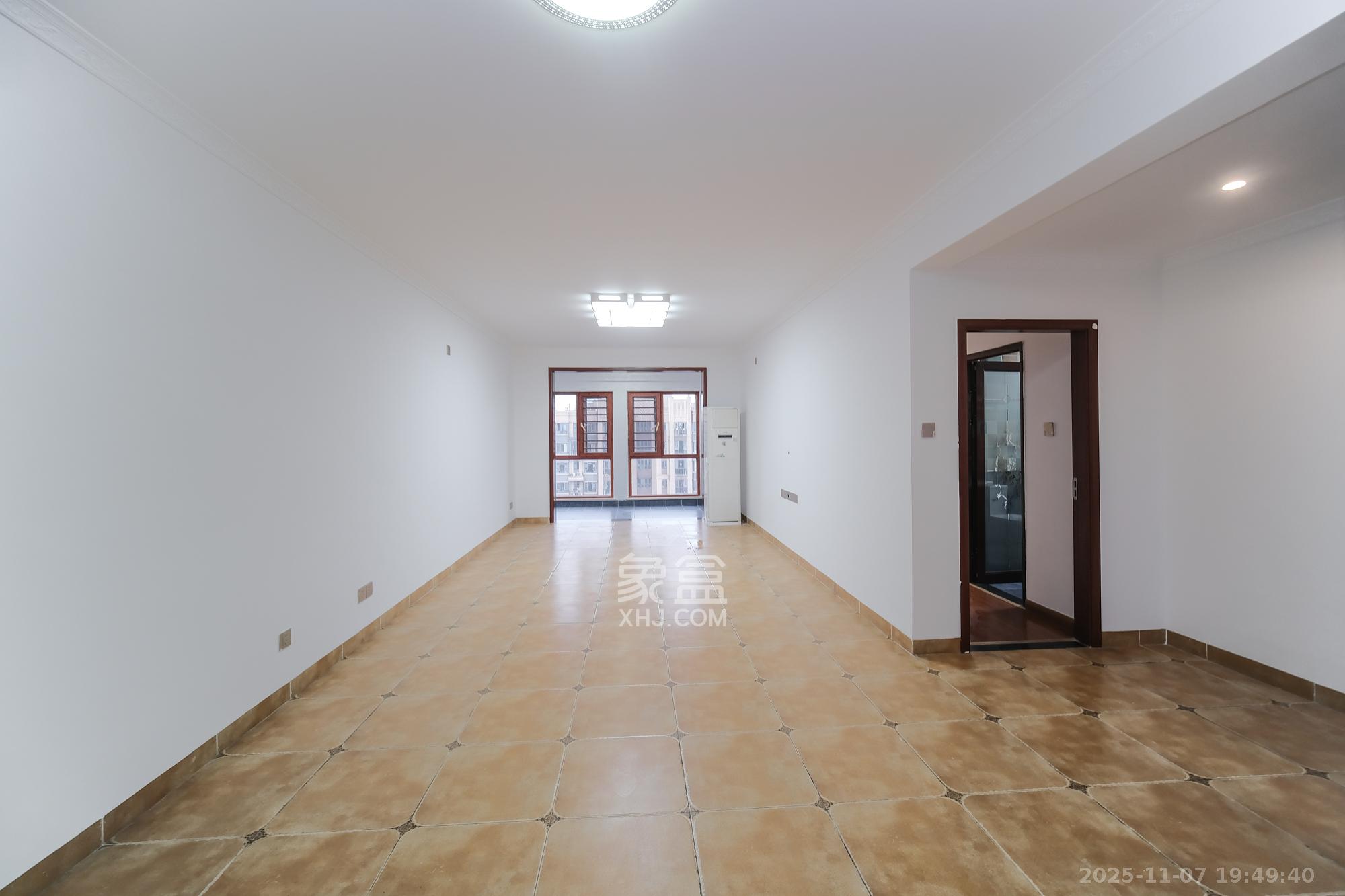 荣盛花语城 3室2厅2卫 65.0万 荣盛花语城 3室2厅2卫 65.0万客厅