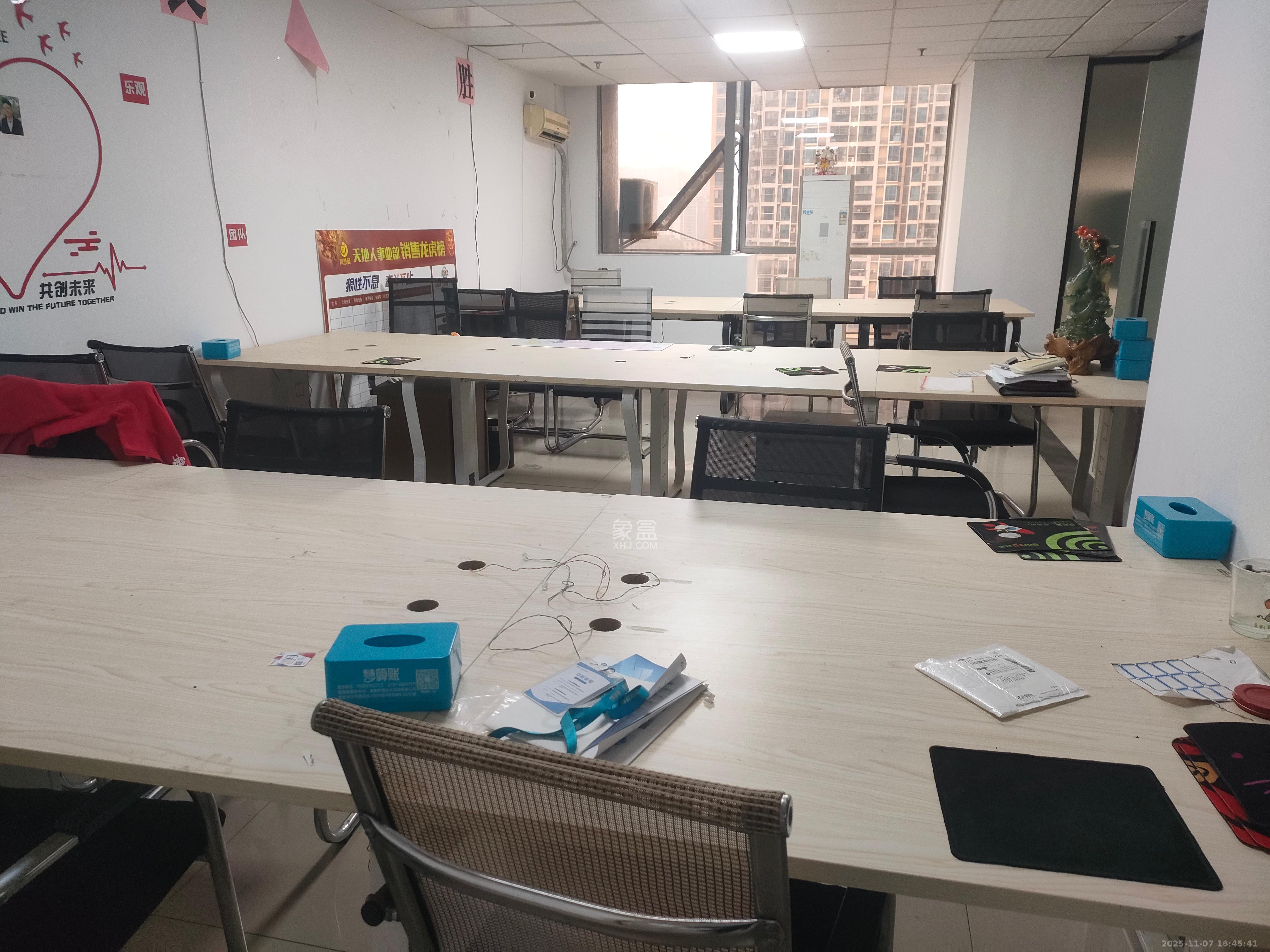 百脑汇大厦(友阿百货) 1室0厅0卫 4500.0元/月 百脑汇大厦(友阿百货) 1室0厅0卫 4500.0元/月室内图