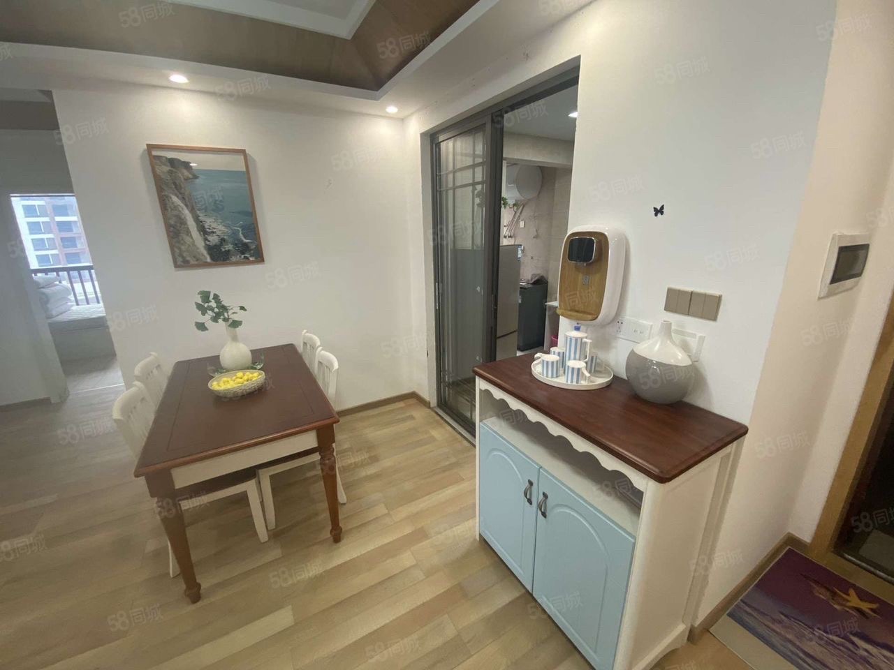 逸臣中央  3室2厅2卫    2000.0元/月室内图