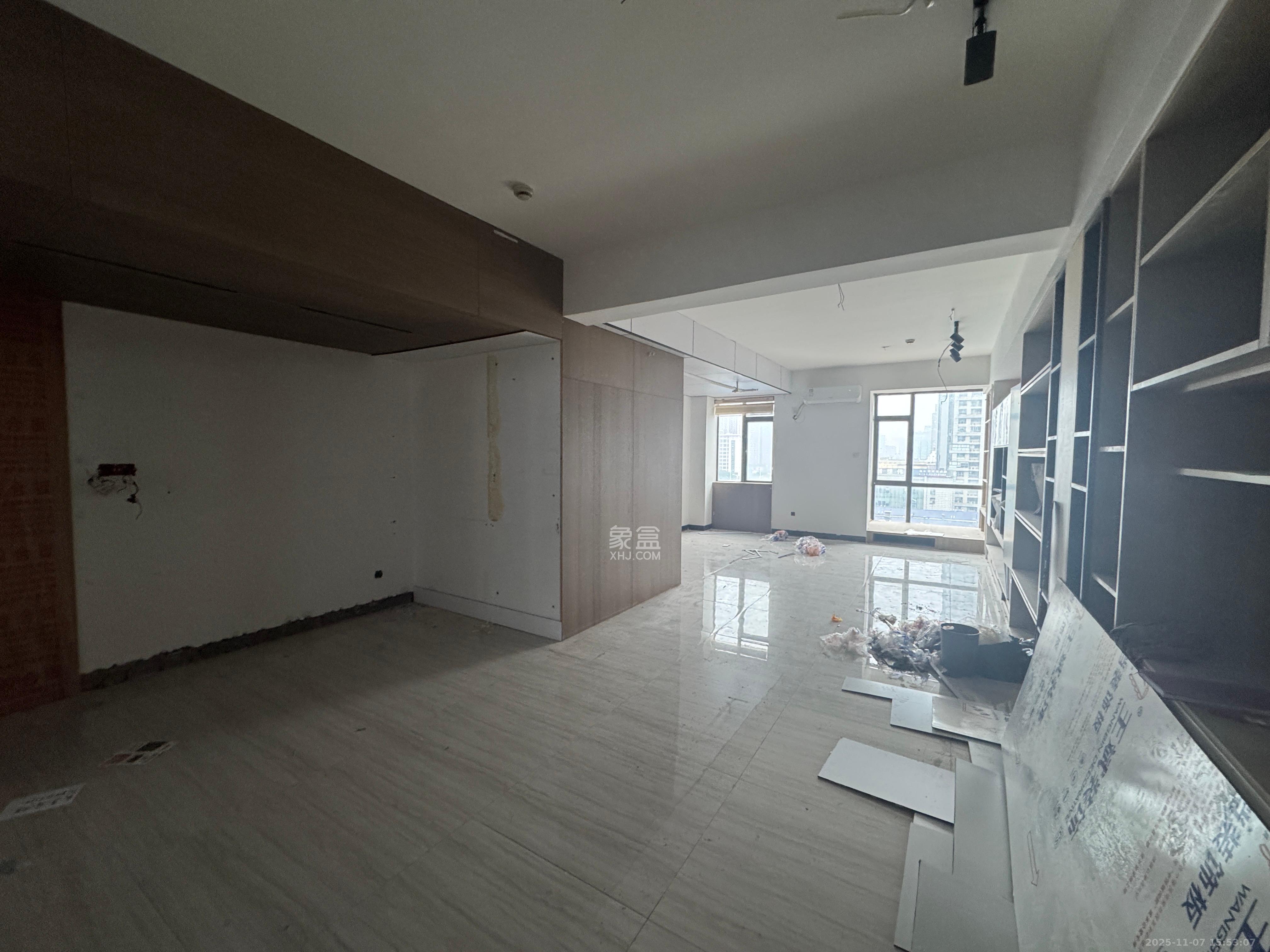 长房中庭国际(东郡华蓉广场) 1室1厅1卫 3200.0元/月 长房中庭国际(东郡华蓉广场) 1室1厅1卫 3200.0元/月室内图