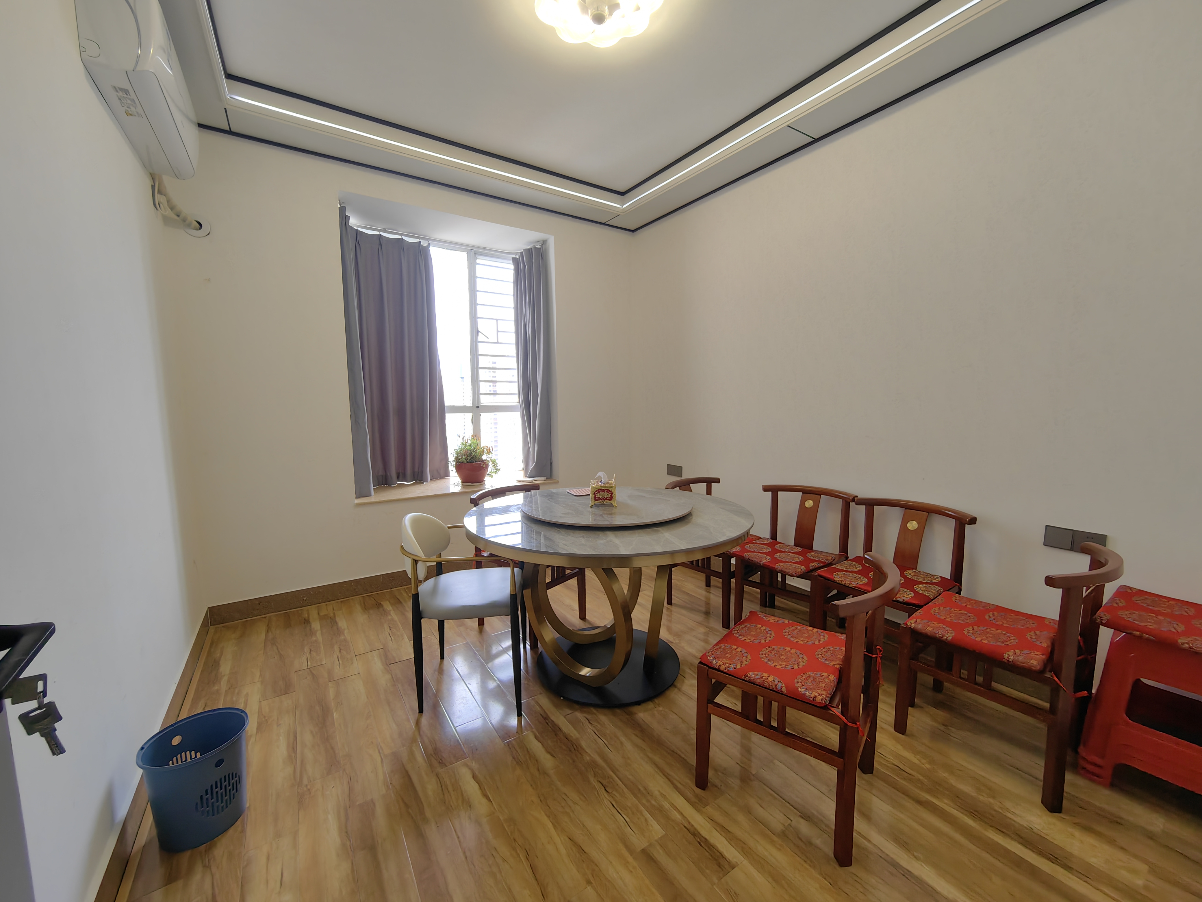 龙泉家园 4室2厅2卫 198.0万 龙泉家园 4室2厅2卫 198.0万室内图