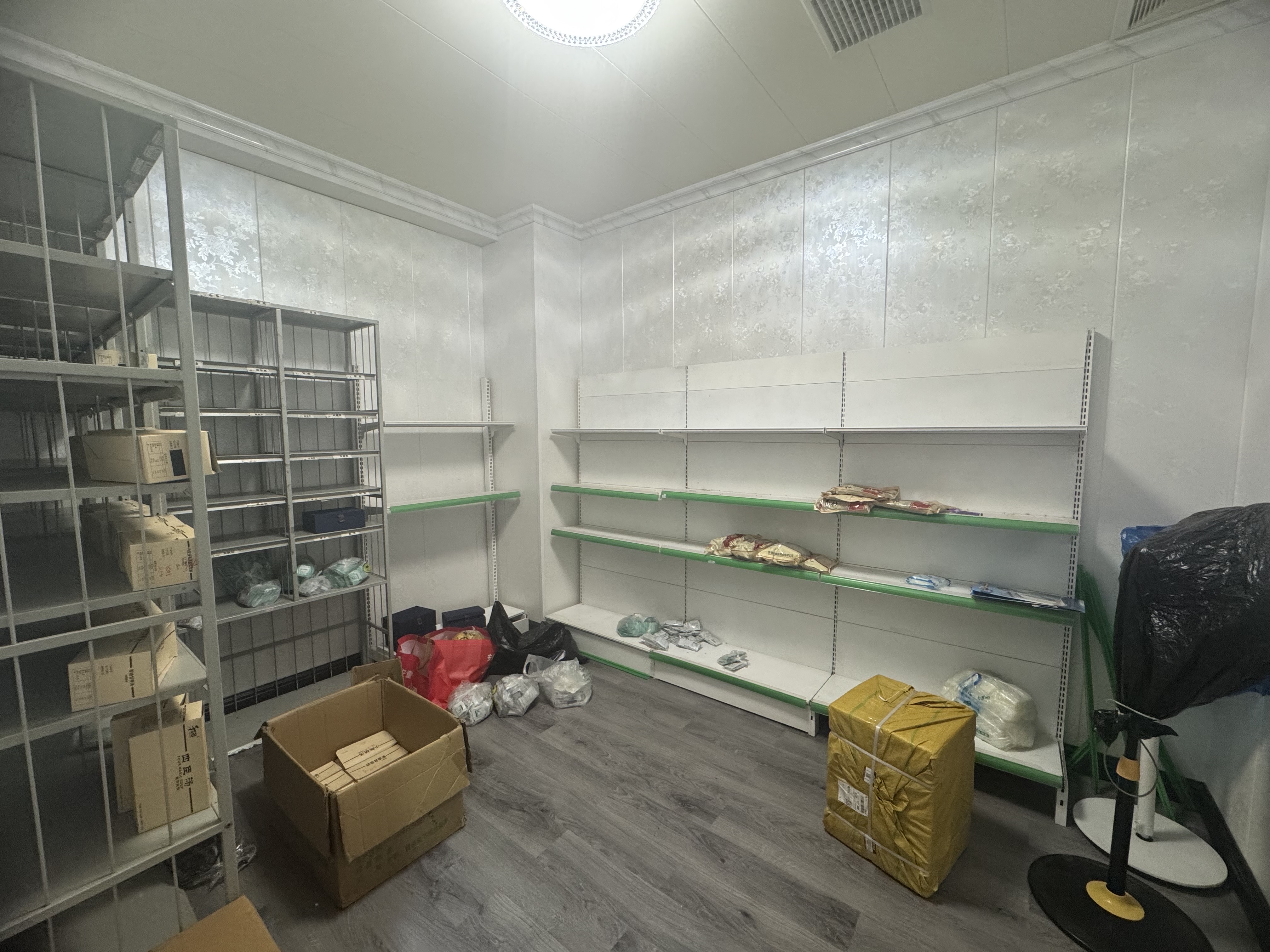 娄星区散盘 4室2厅1卫 34.8万 娄星区散盘 4室2厅1卫 34.8万客厅