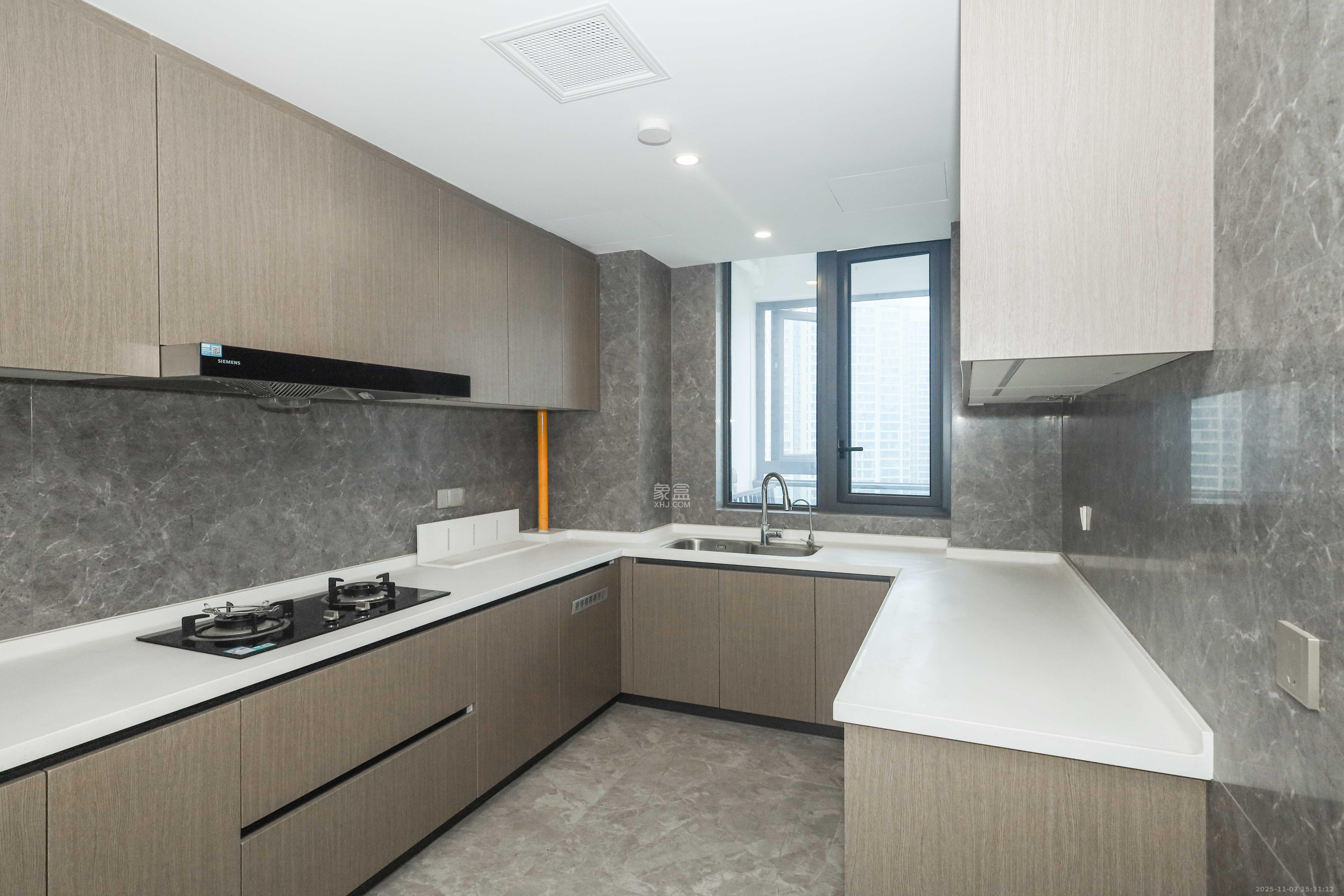 绿城招商桂语雲峯 4室2厅2卫 308.0万 绿城招商桂语雲峯 4室2厅2卫 308.0万厨房