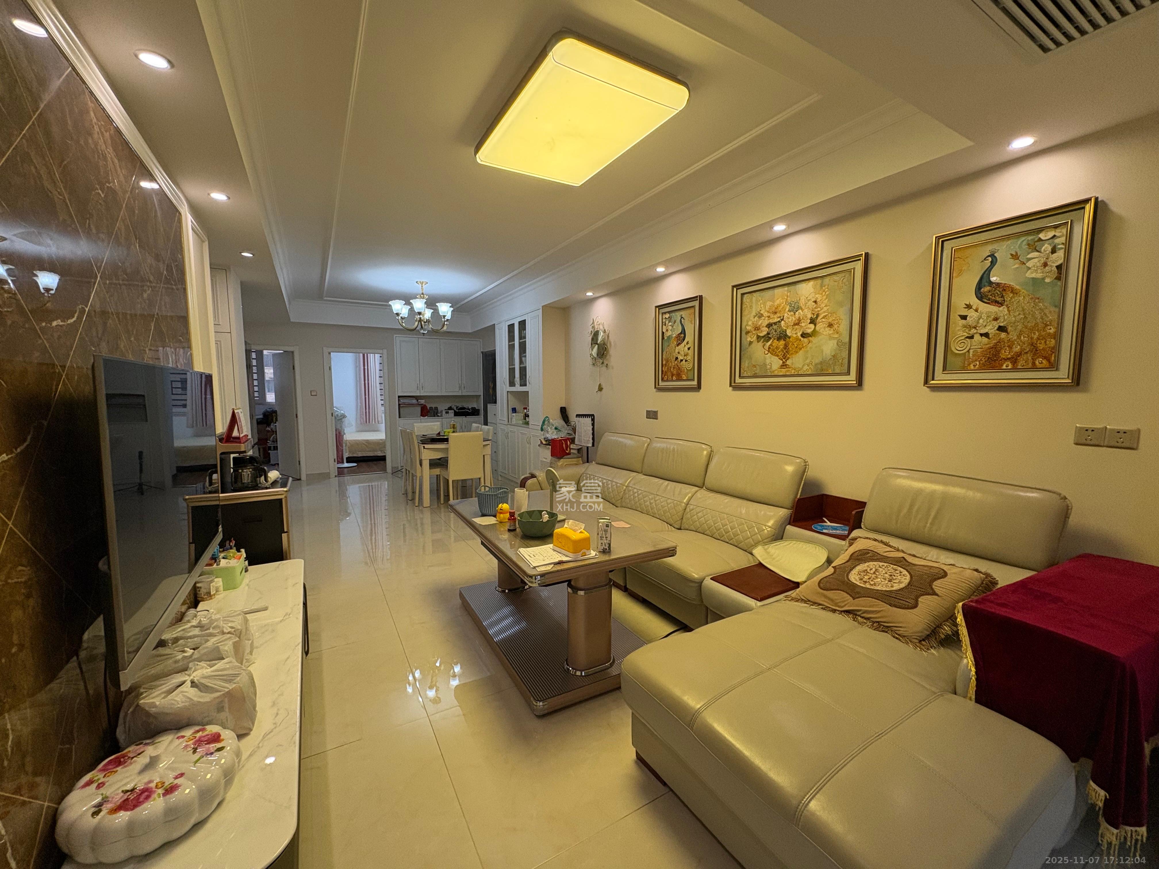 芙蓉万国城MOMA（卓越汇富苑）  3室2厅2卫    3000.0元/月室内图