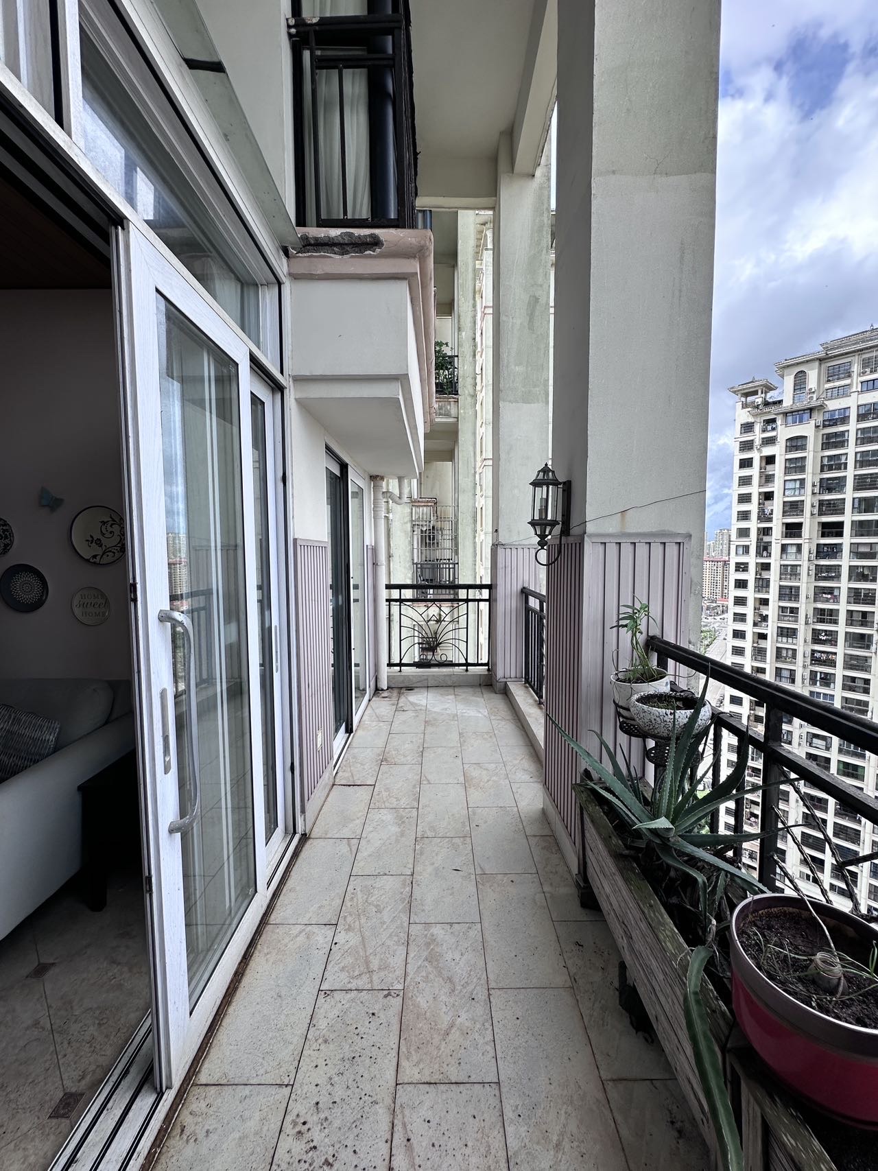 翡翠水城（住宅）  3室3厅2卫    178.0万客厅