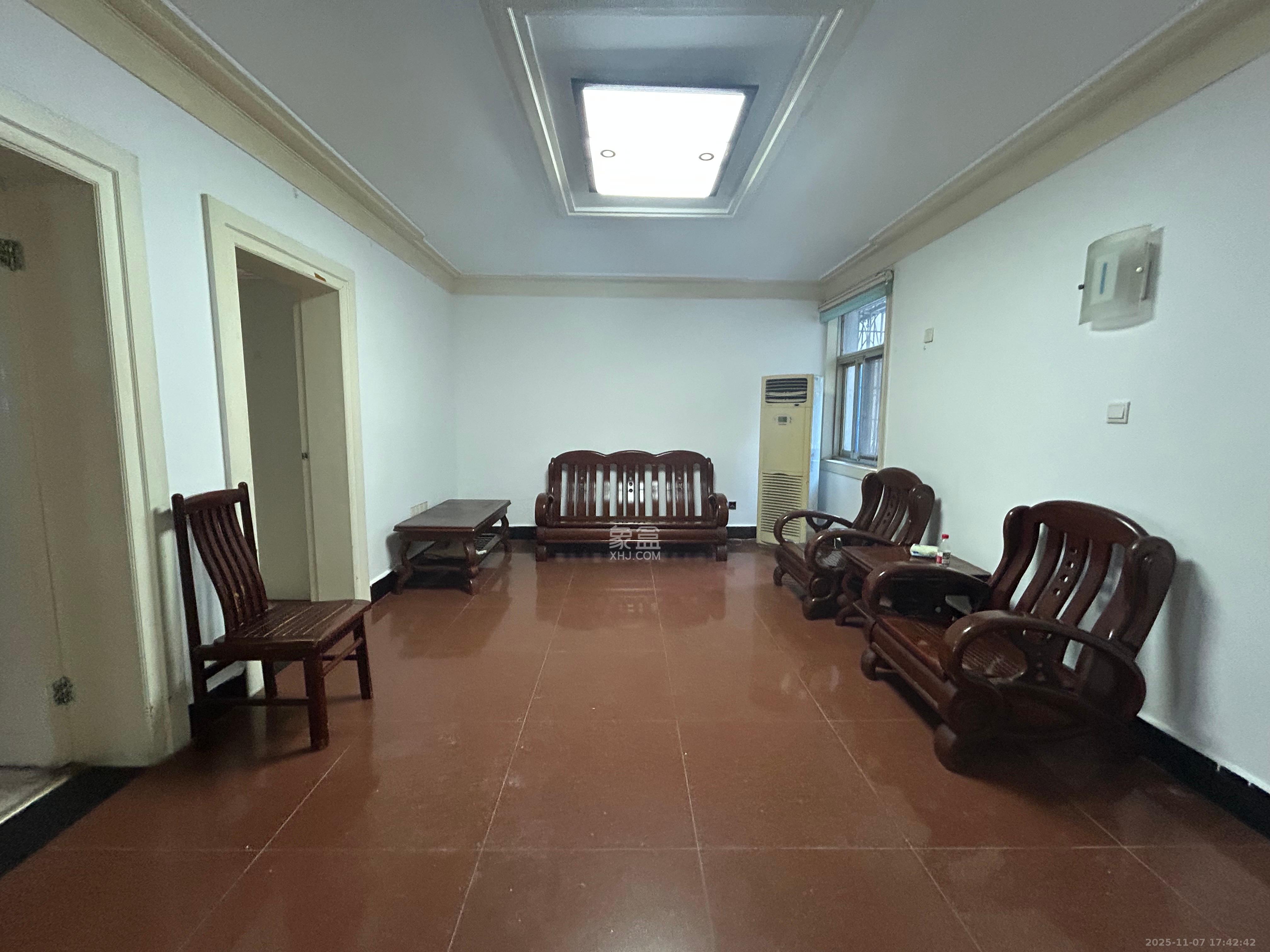 公交园小区(公交新村) 2室1厅1卫 1700.0元/月 公交园小区(公交新村) 2室1厅1卫 1700.0元/月室内图