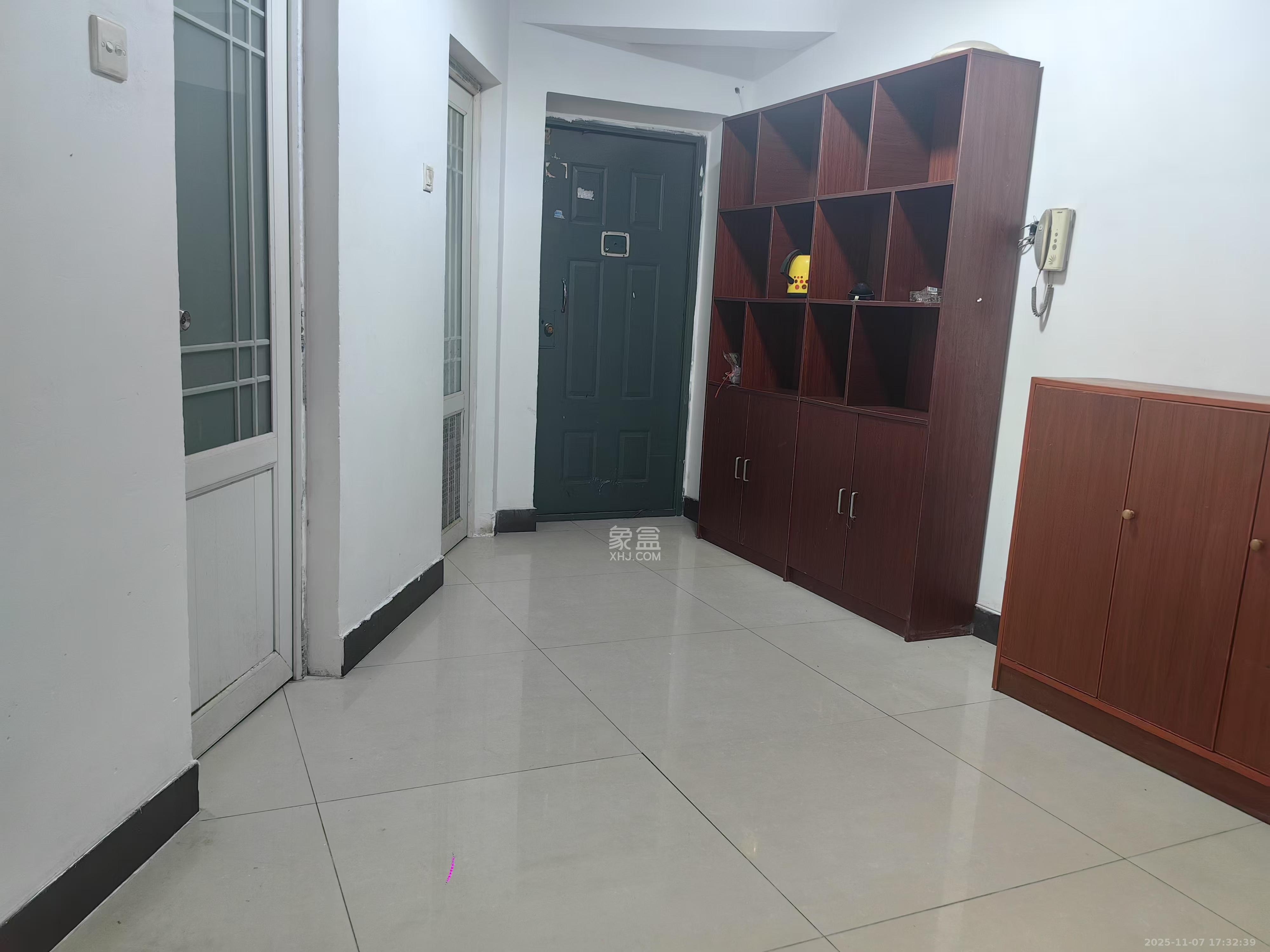 芙蓉蓉苑 3室2厅1卫 2400.0元/月 芙蓉蓉苑 3室2厅1卫 2400.0元/月室内图