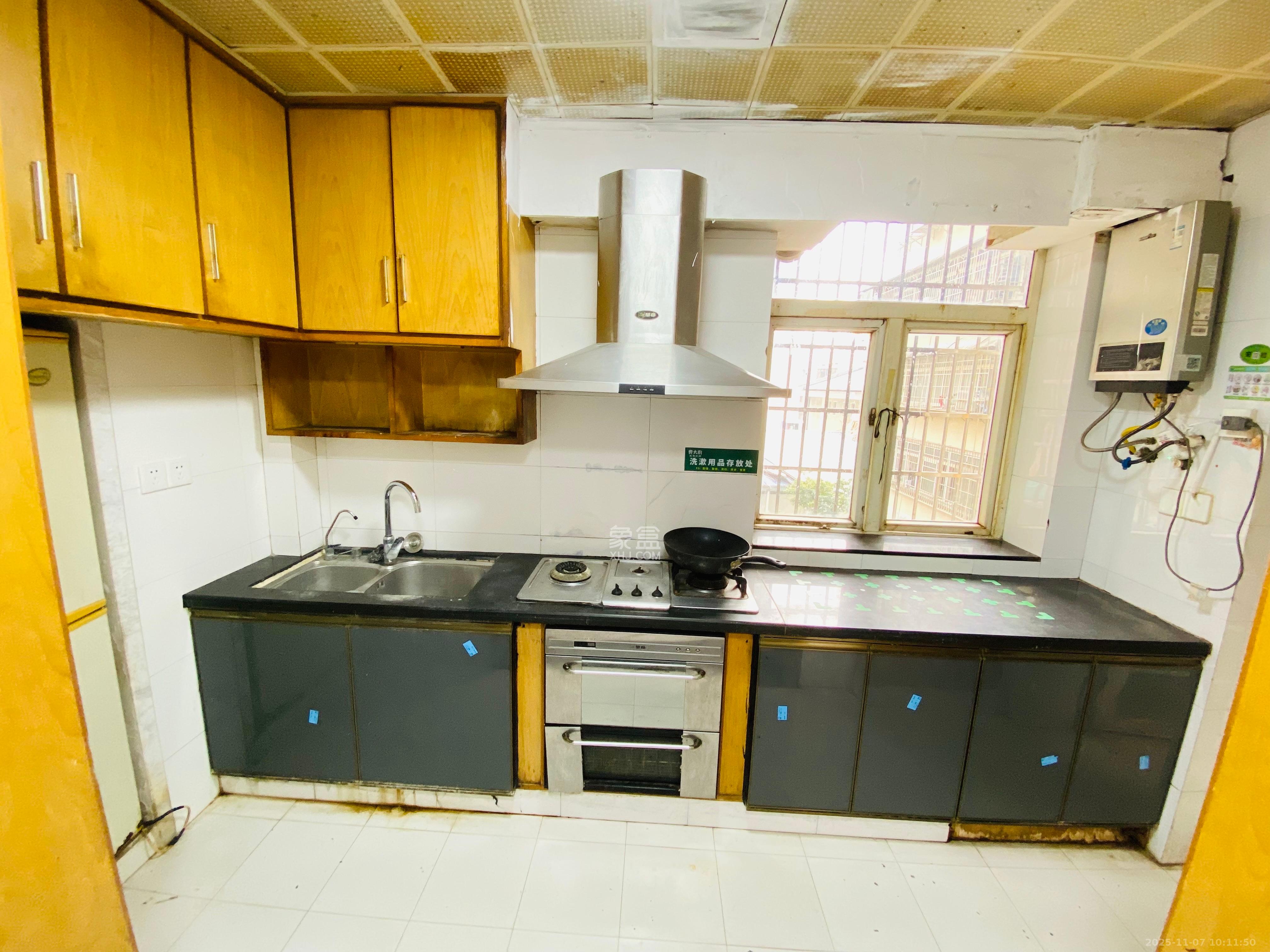 信丰民居 3室2厅1卫 3500.0元/月 信丰民居 3室2厅1卫 3500.0元/月室内图