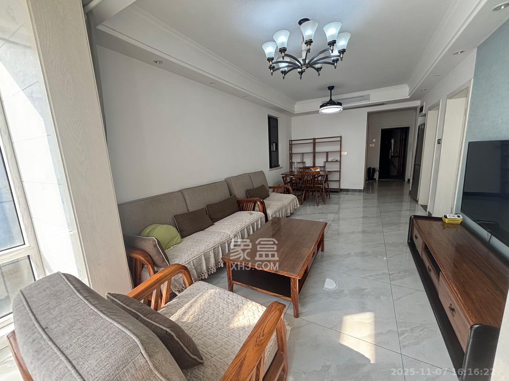 中国铁建梅溪青秀二期  3室2厅2卫    2500.0元/月