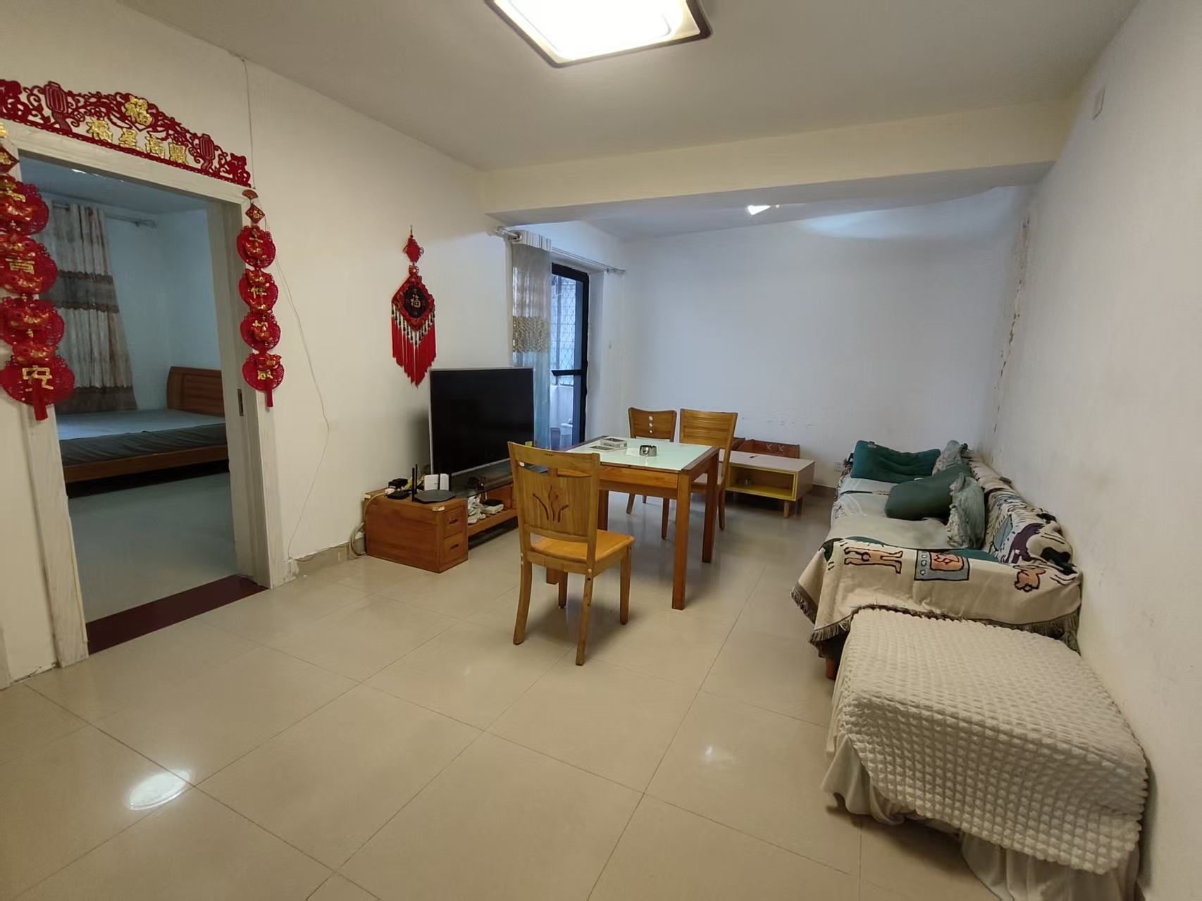 华锦苑  2室2厅1卫    98.0万客厅