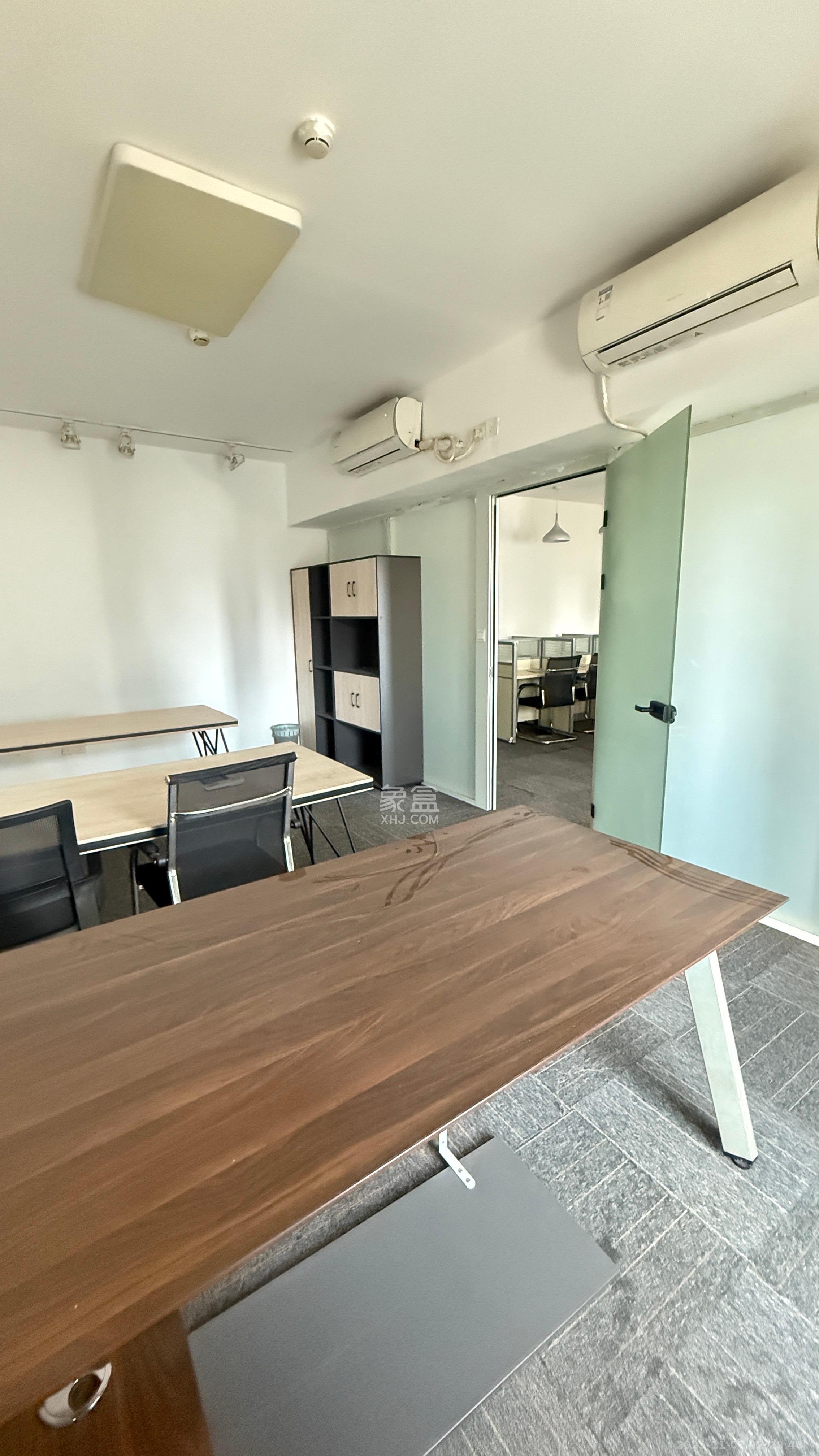 复地星光天地  3室2厅1卫    4200.0元/月