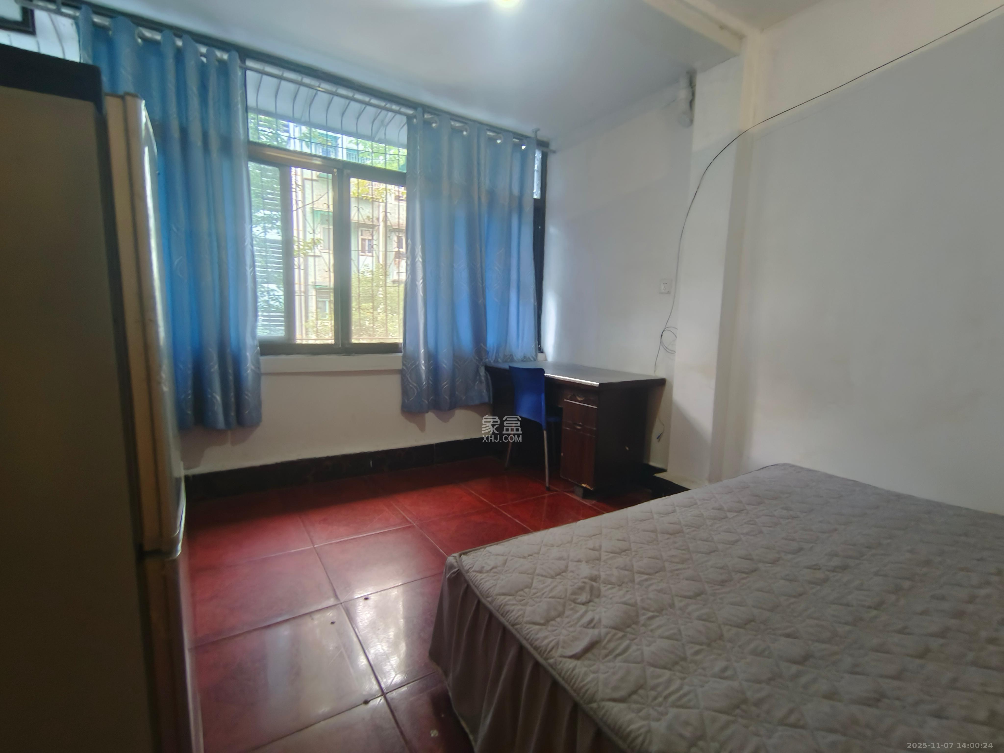 红旗区三片  2室1厅1卫    1100.0元/月室内图