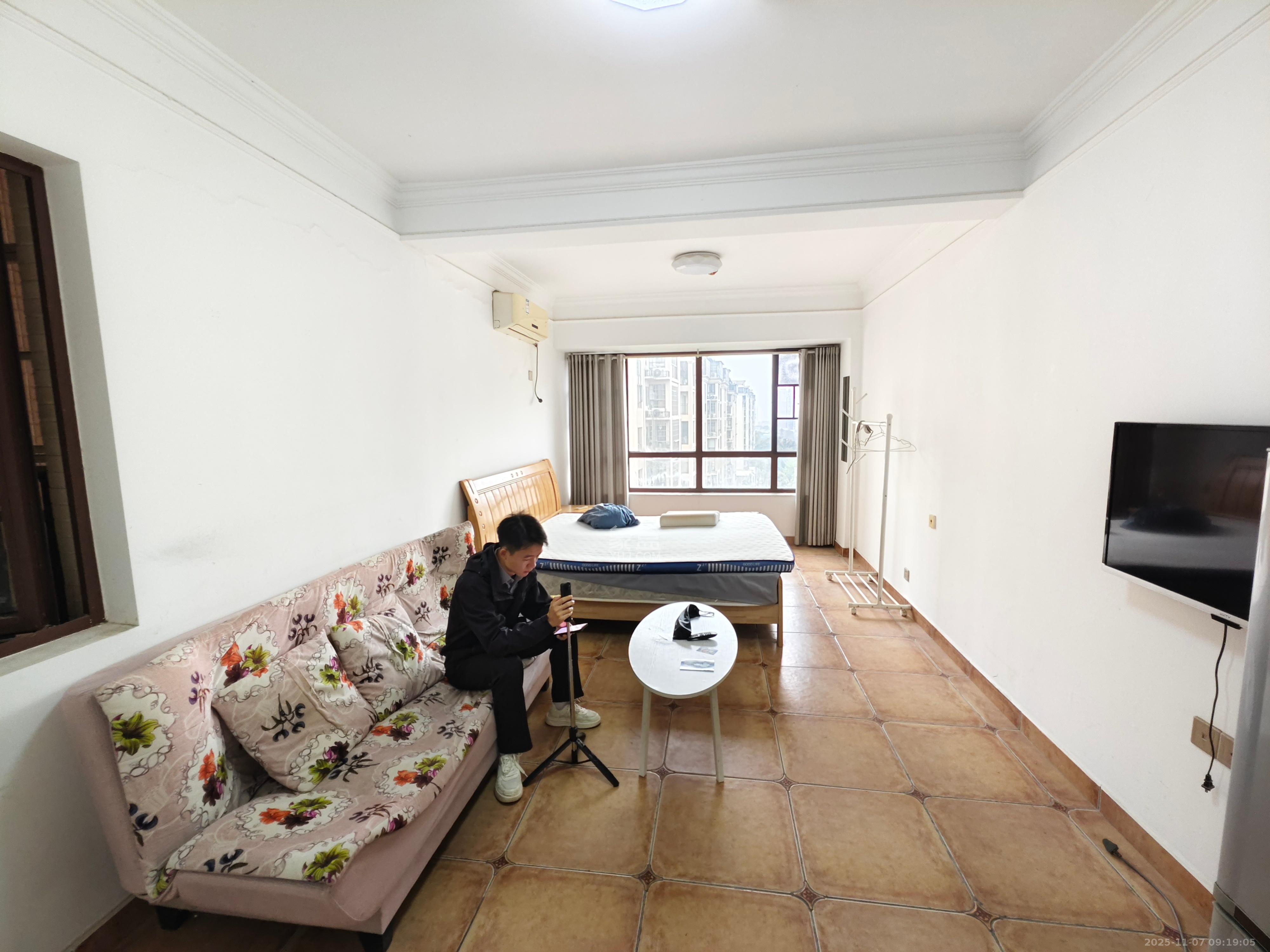 金房奥斯卡  1室1厅1卫    1300.0元/月