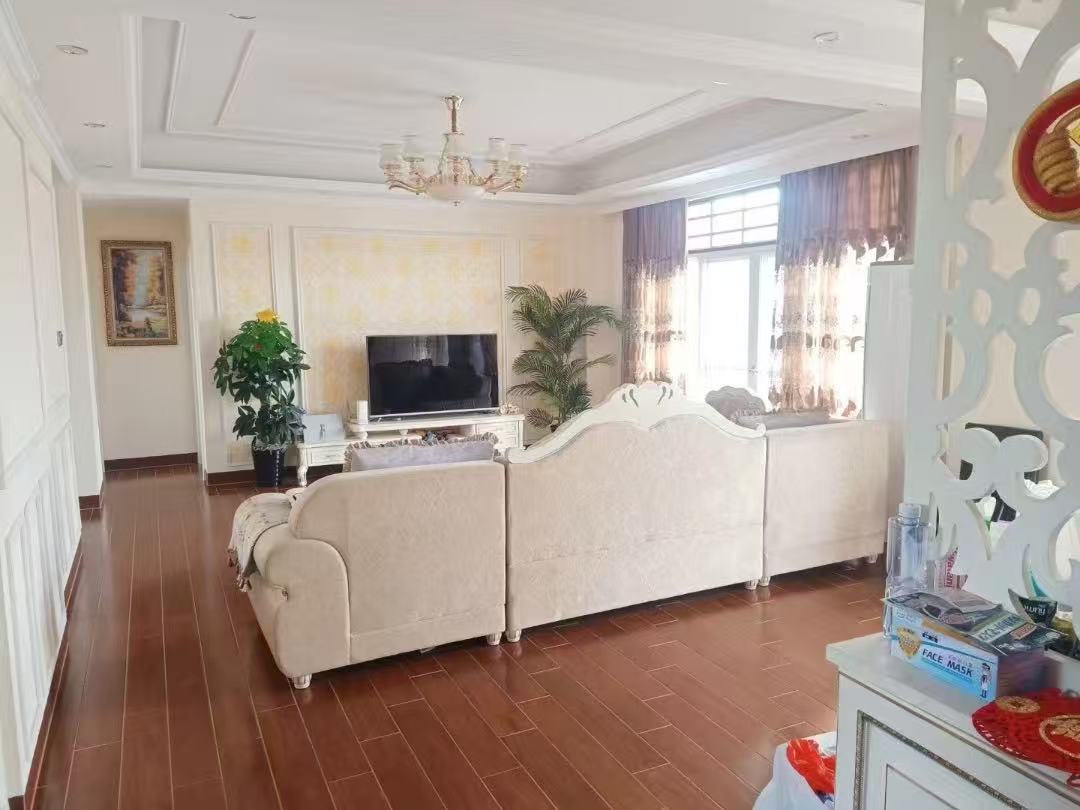 宝安江南城  3室2厅2卫    2400.0元/月室内图