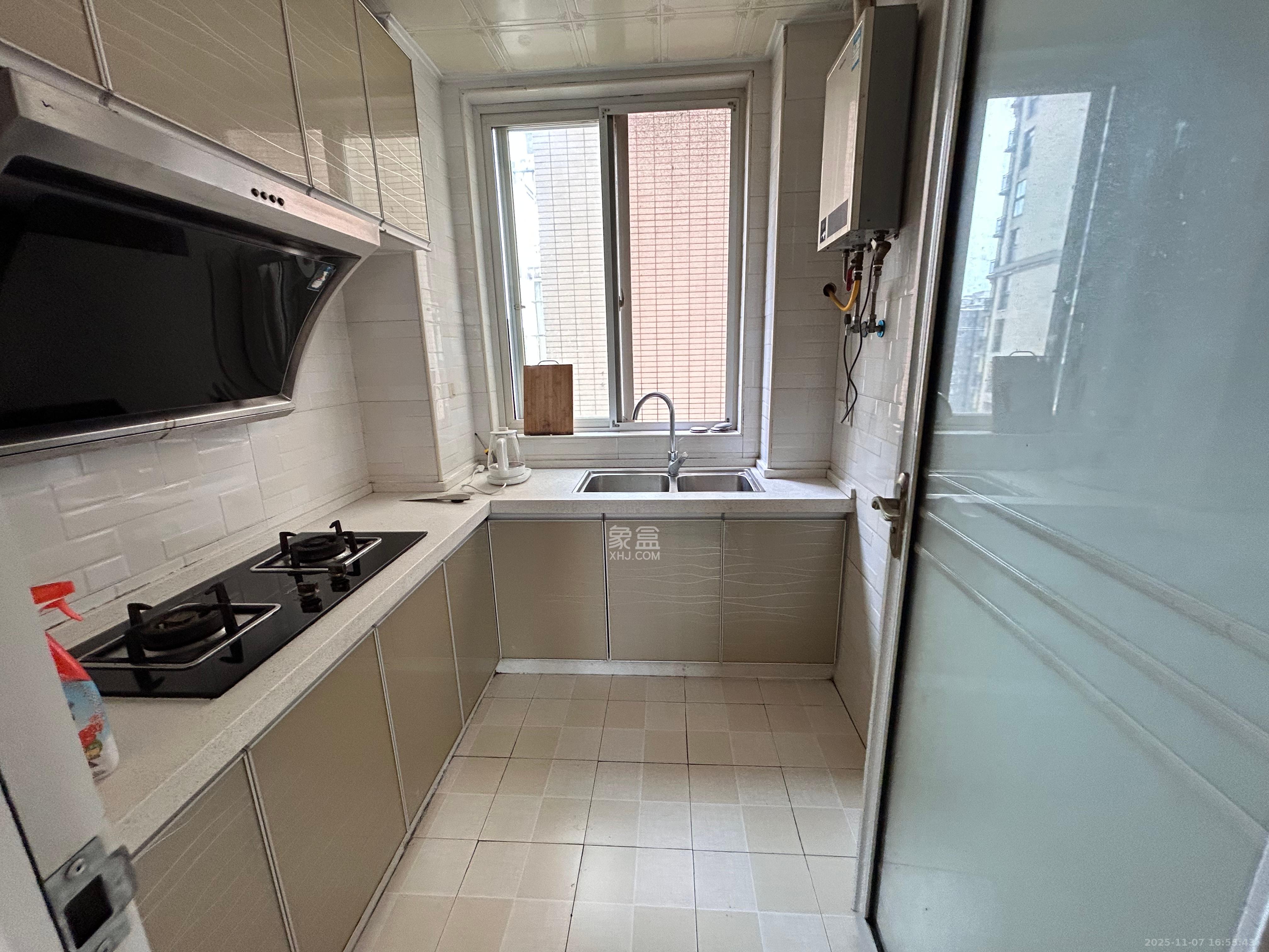 万丽景园 3室2厅1卫 2000.0元/月 万丽景园 3室2厅1卫 2000.0元/月室内图