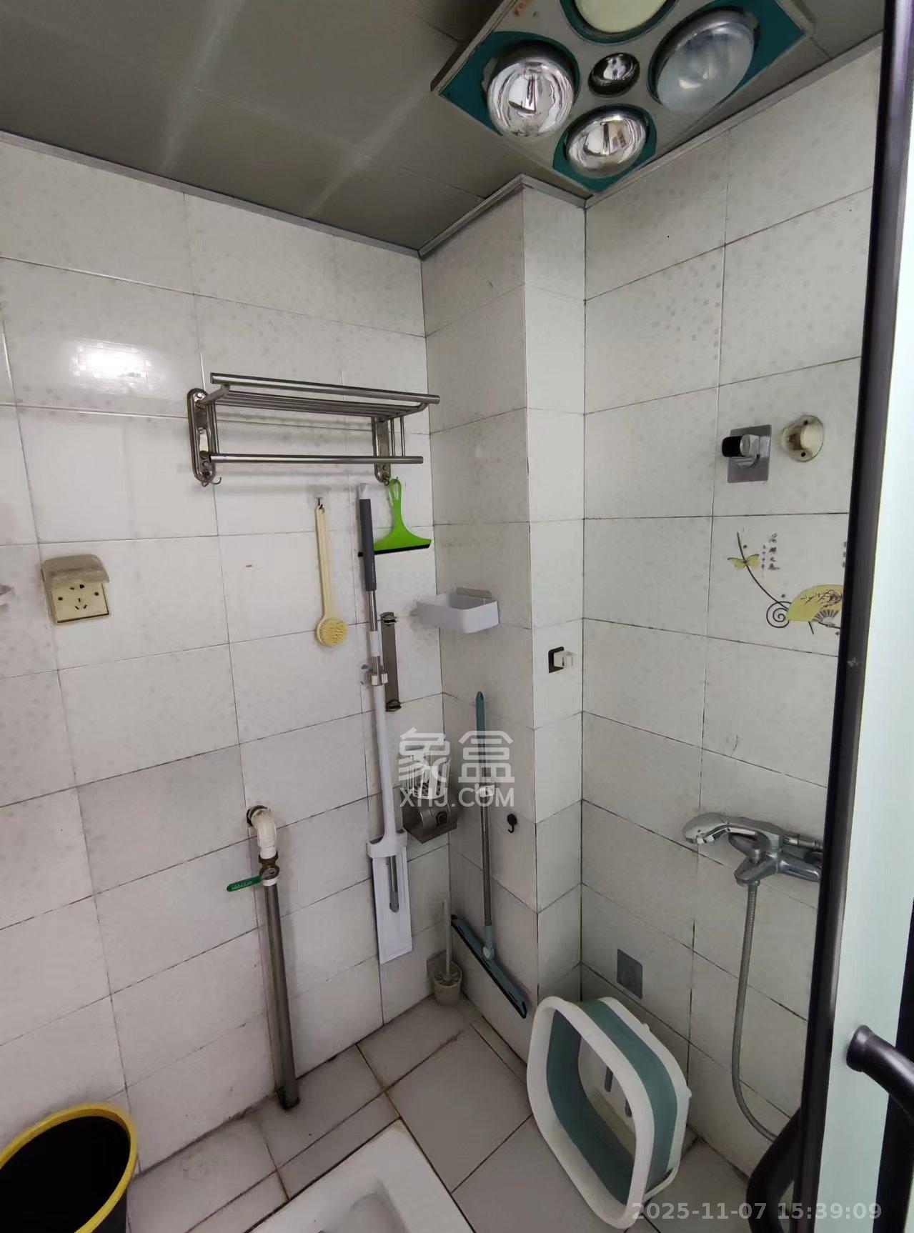 东方新世界 1室1厅1卫 1300.0元/月 东方新世界 1室1厅1卫 1300.0元/月室内图