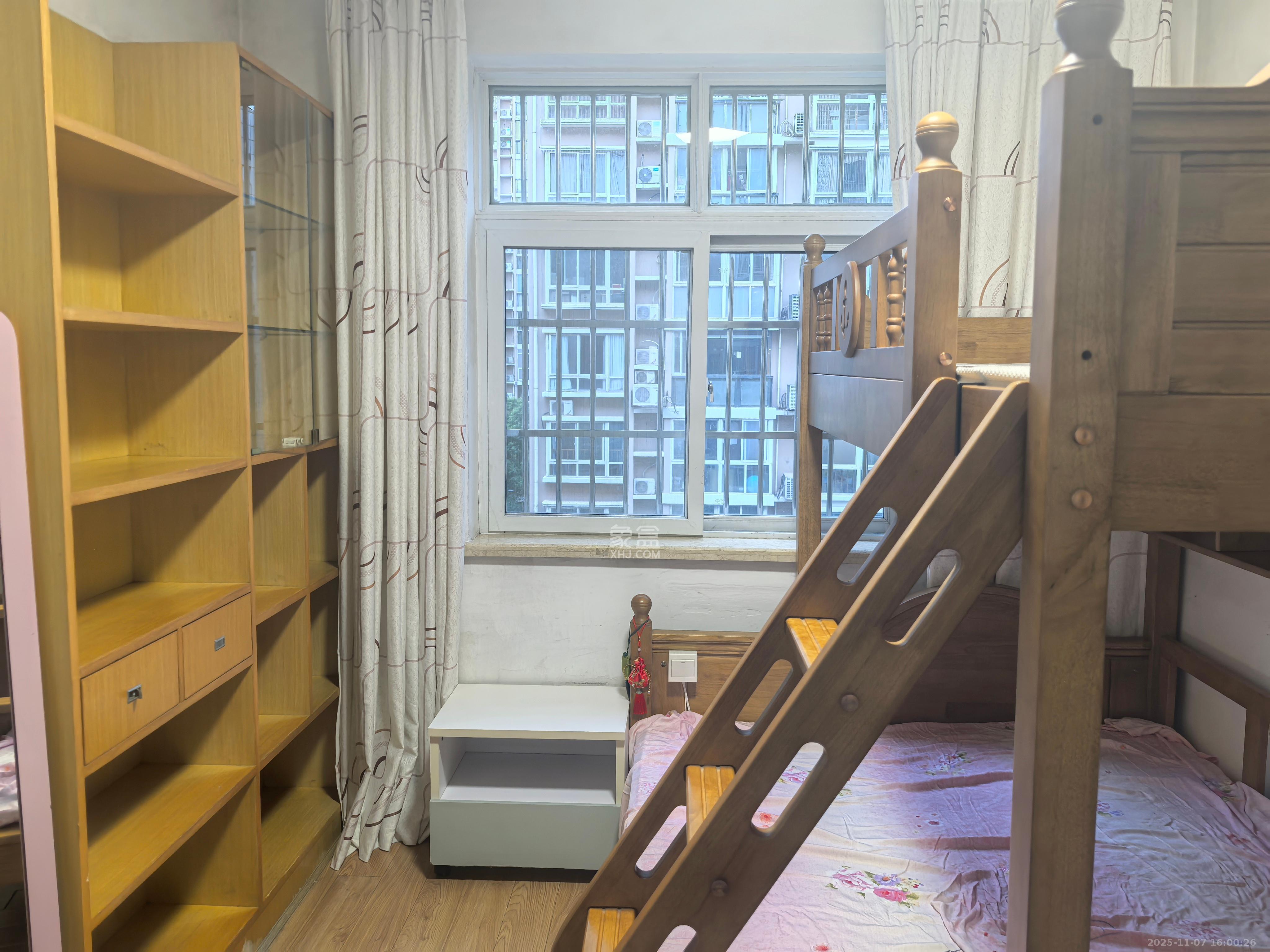 阳光嘉园  3室2厅2卫    3000.0元/月室内图