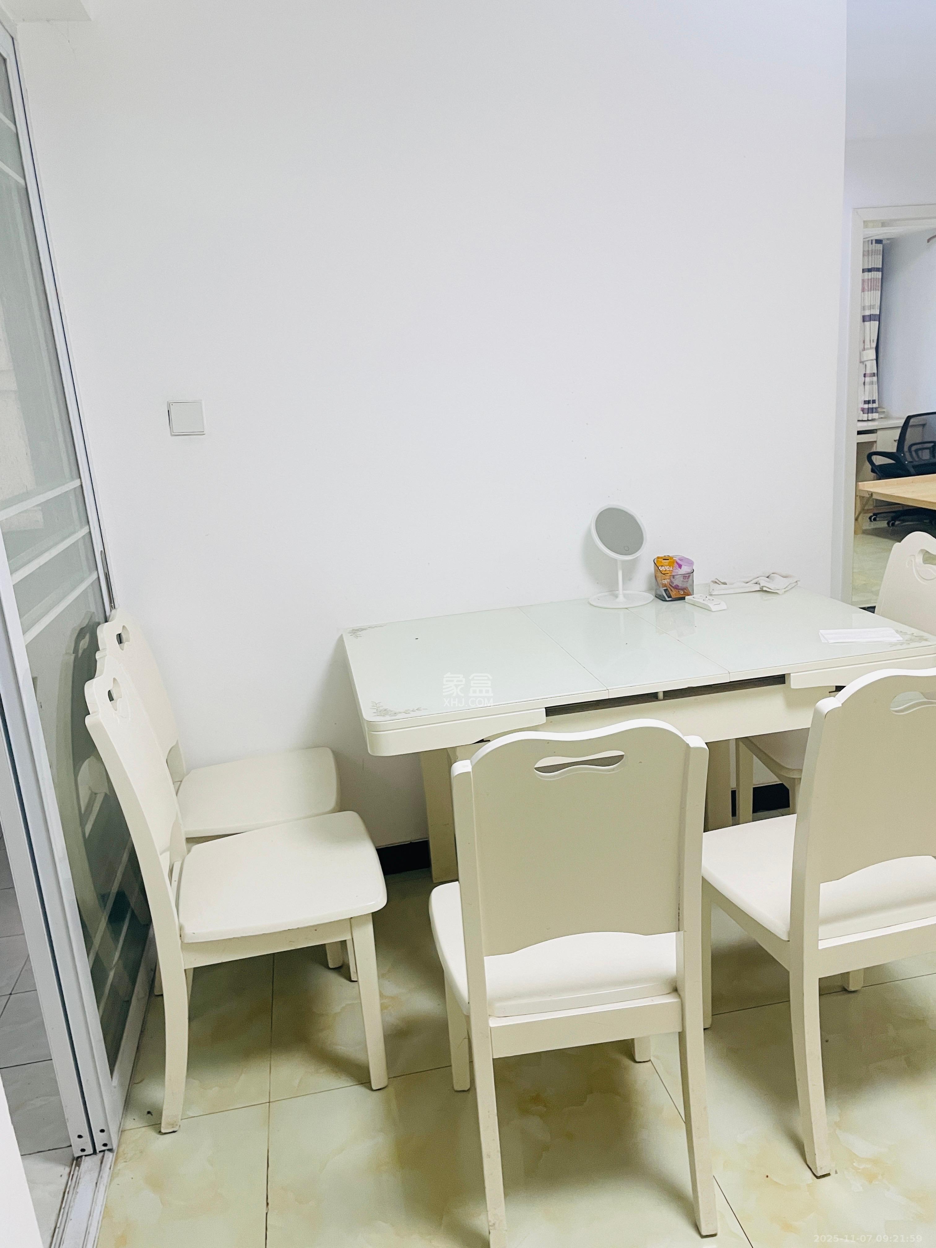 润和又一城  3室2厅2卫    2100.0元/月室内图