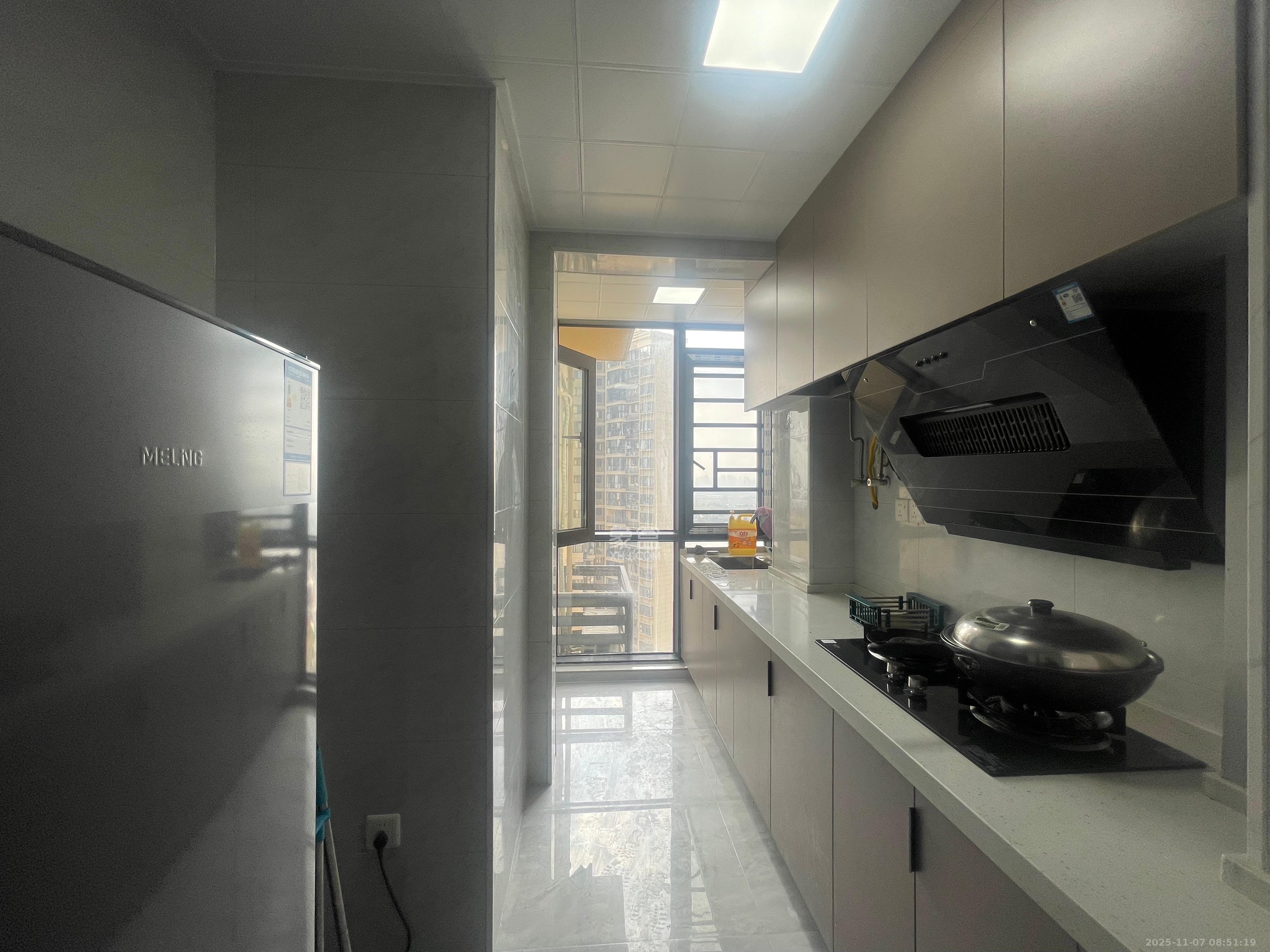 保利香槟国际 1室0厅0卫 2100.0元/月 保利香槟国际 1室0厅0卫 2100.0元/月室内图