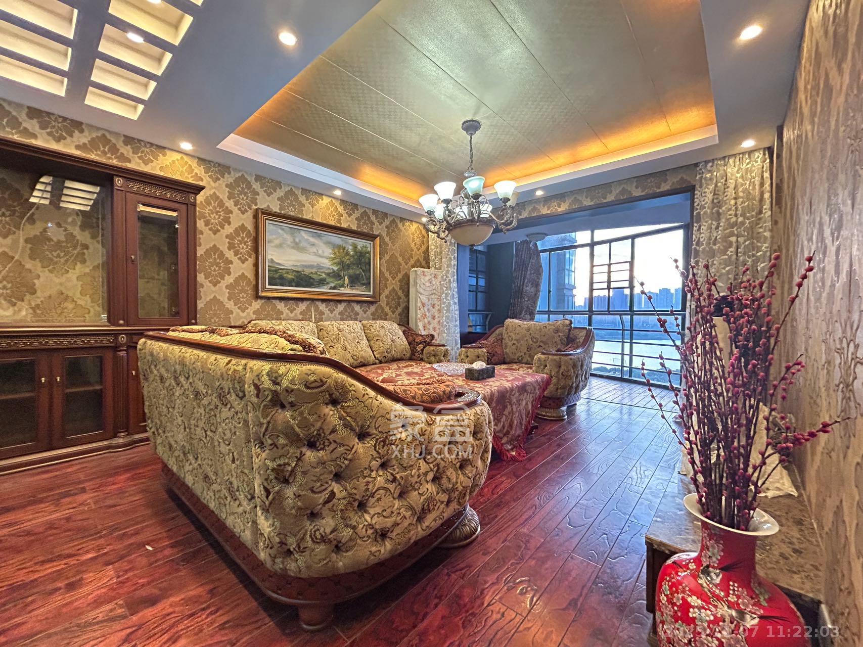 华盛新外滩  3室2厅2卫    4800.0元/月