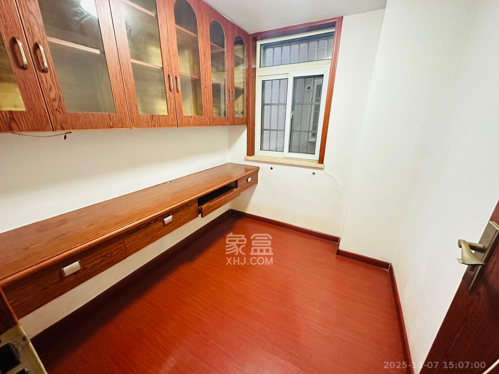 和馨园  3室1厅1卫    2200.0元/月室内图