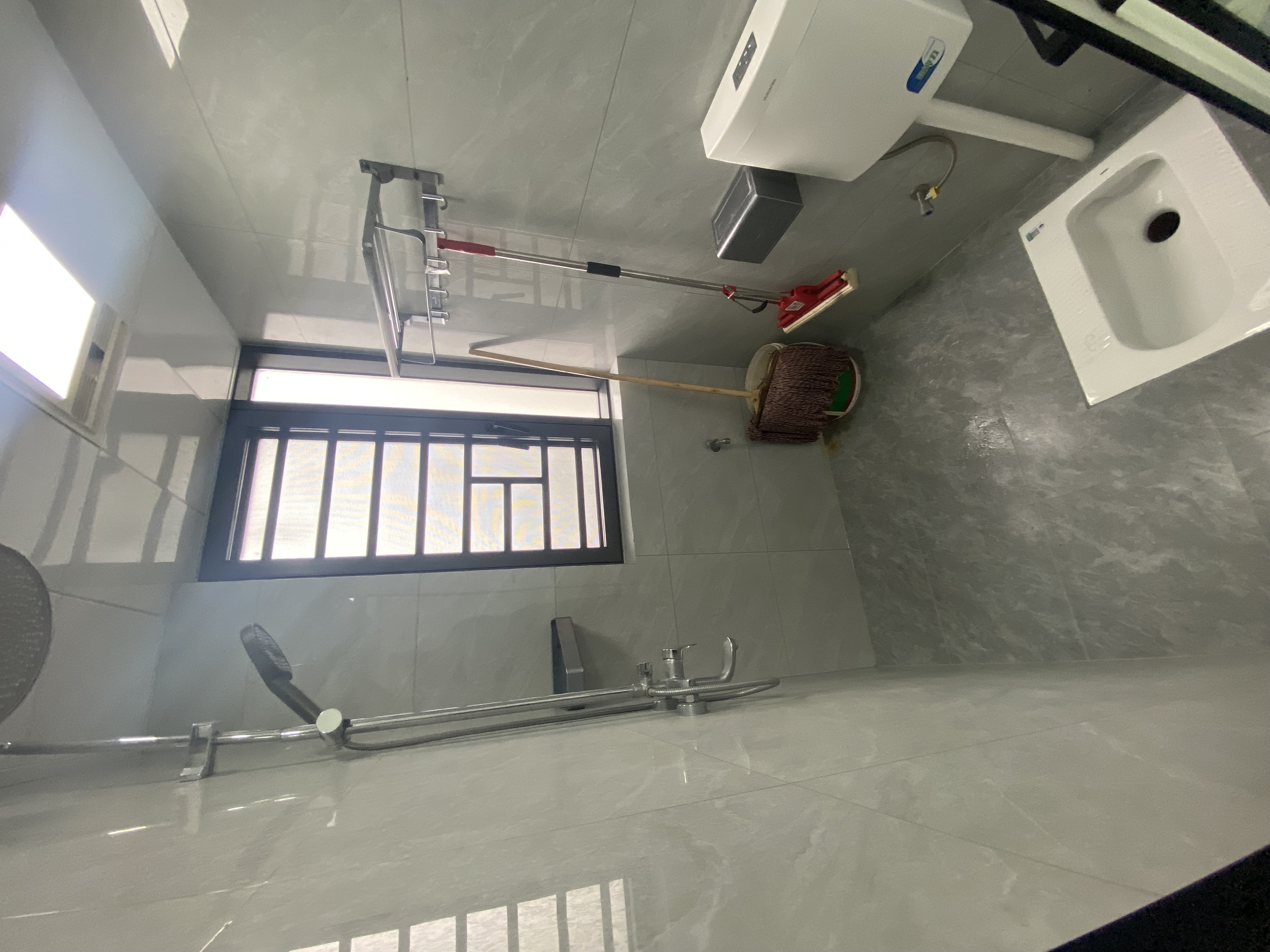 互助小区电梯房 3室1厅2卫 2000.0元/月 互助小区电梯房 3室1厅2卫 2000.0元/月室内图