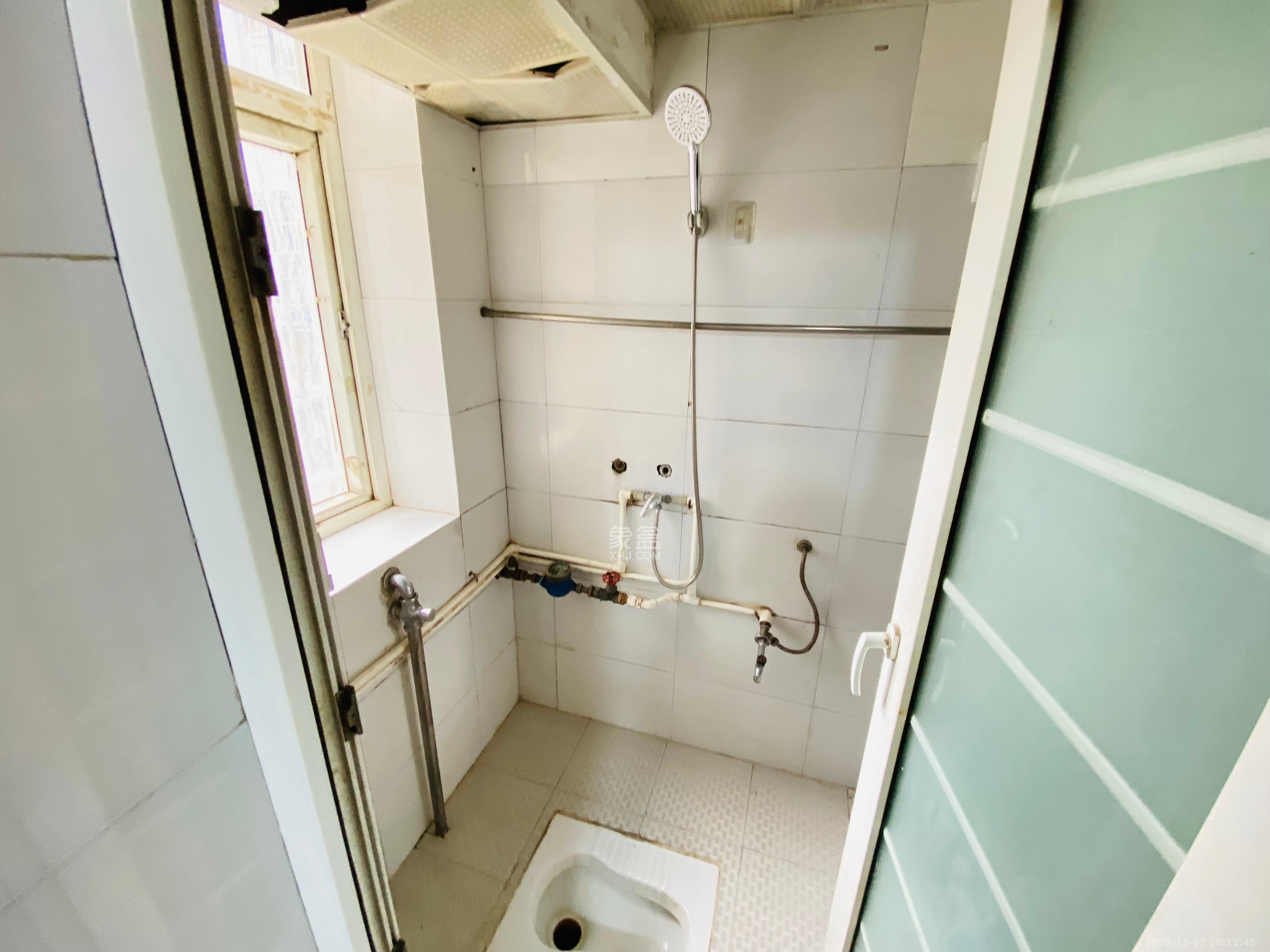 信丰民居 3室2厅1卫 3500.0元/月 信丰民居 3室2厅1卫 3500.0元/月室内图