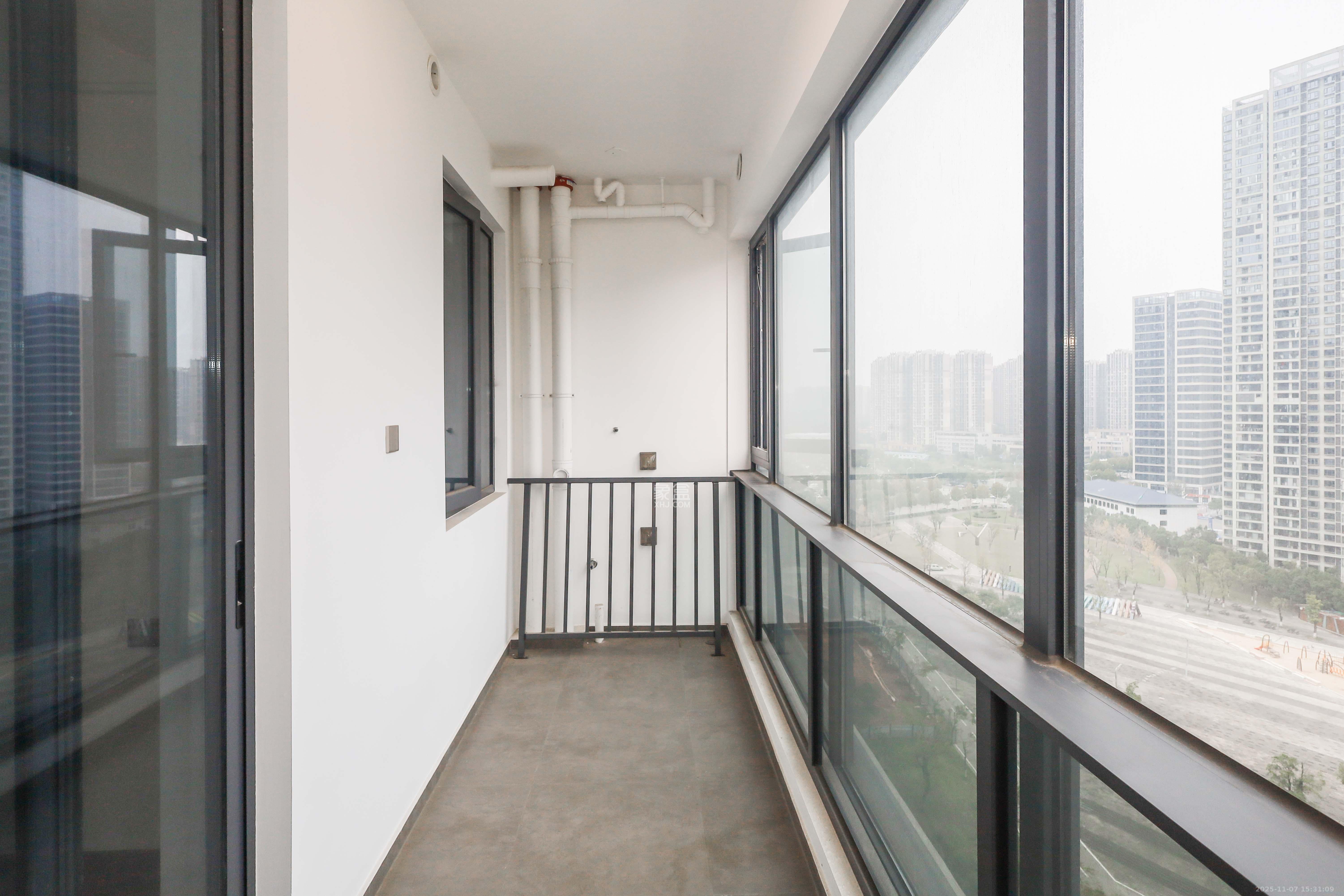 绿城招商桂语雲峯 4室2厅2卫 308.0万 绿城招商桂语雲峯 4室2厅2卫 308.0万阳台