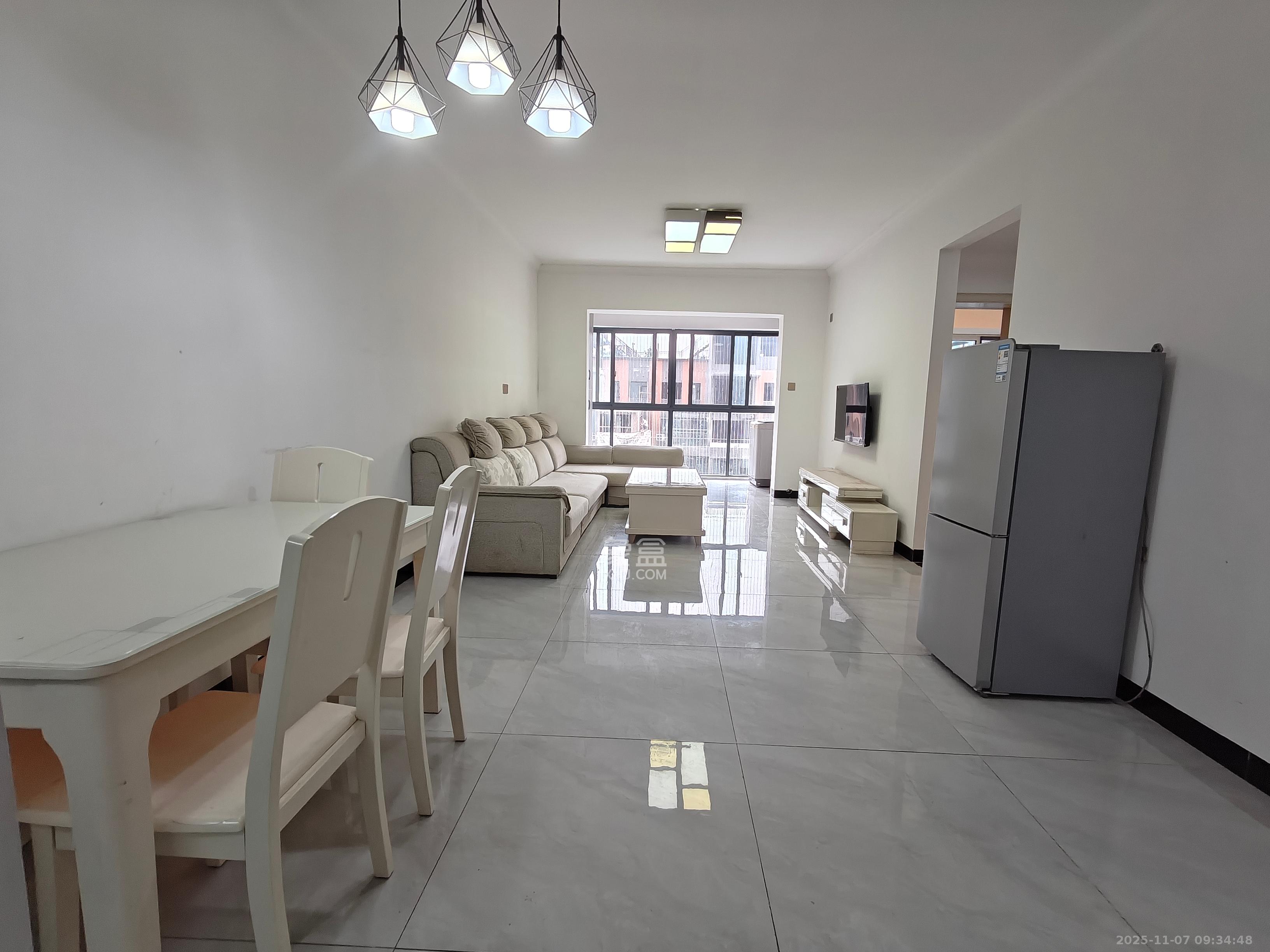 海伦春天  3室2厅1卫    2000.0元/月室内图