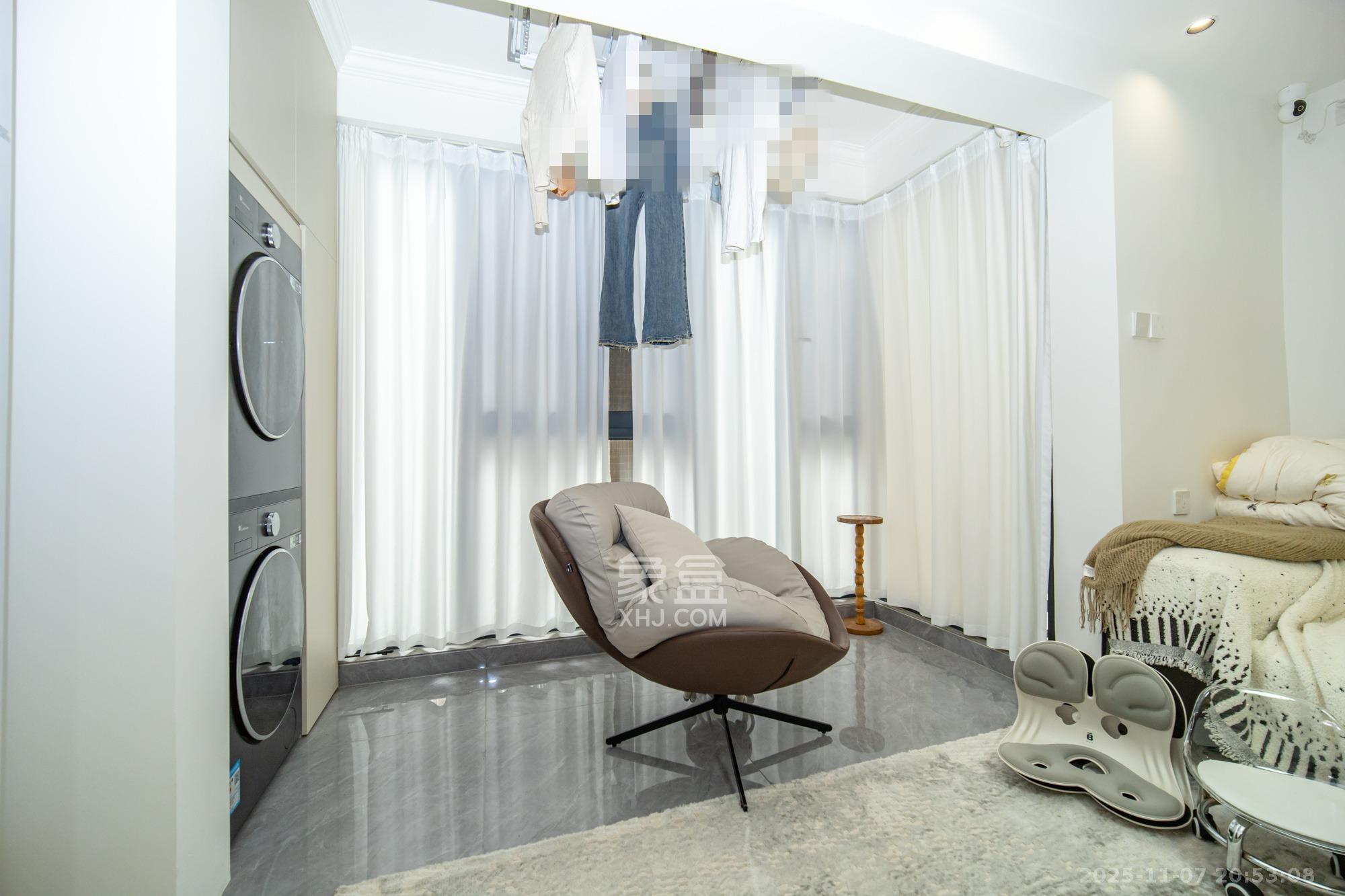 蓝山郡 3室2厅2卫 100.0万 蓝山郡 3室2厅2卫 100.0万阳台