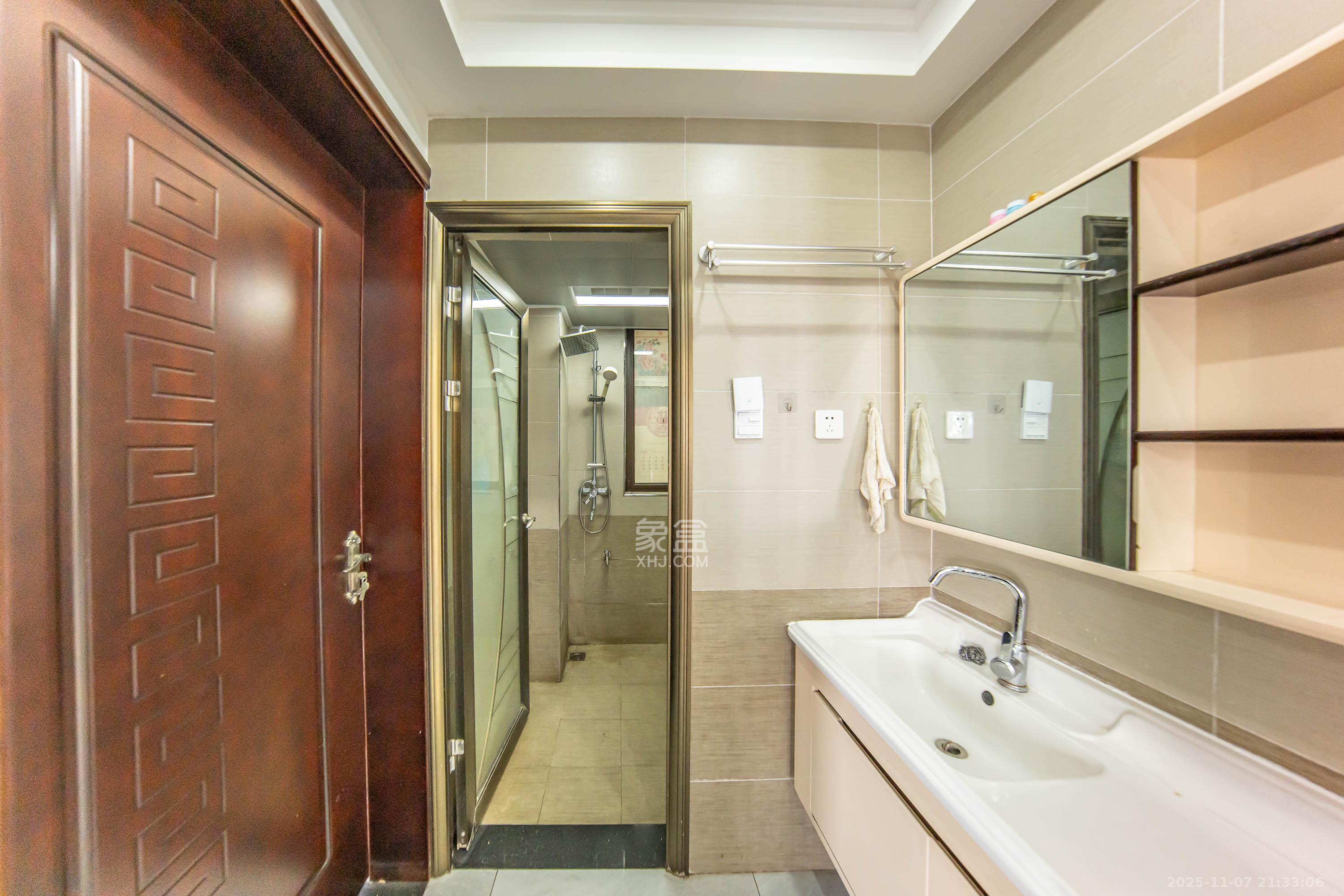 华润橡树湾 3室2厅1卫 69.8万 华润橡树湾 3室2厅1卫 69.8万卫生间