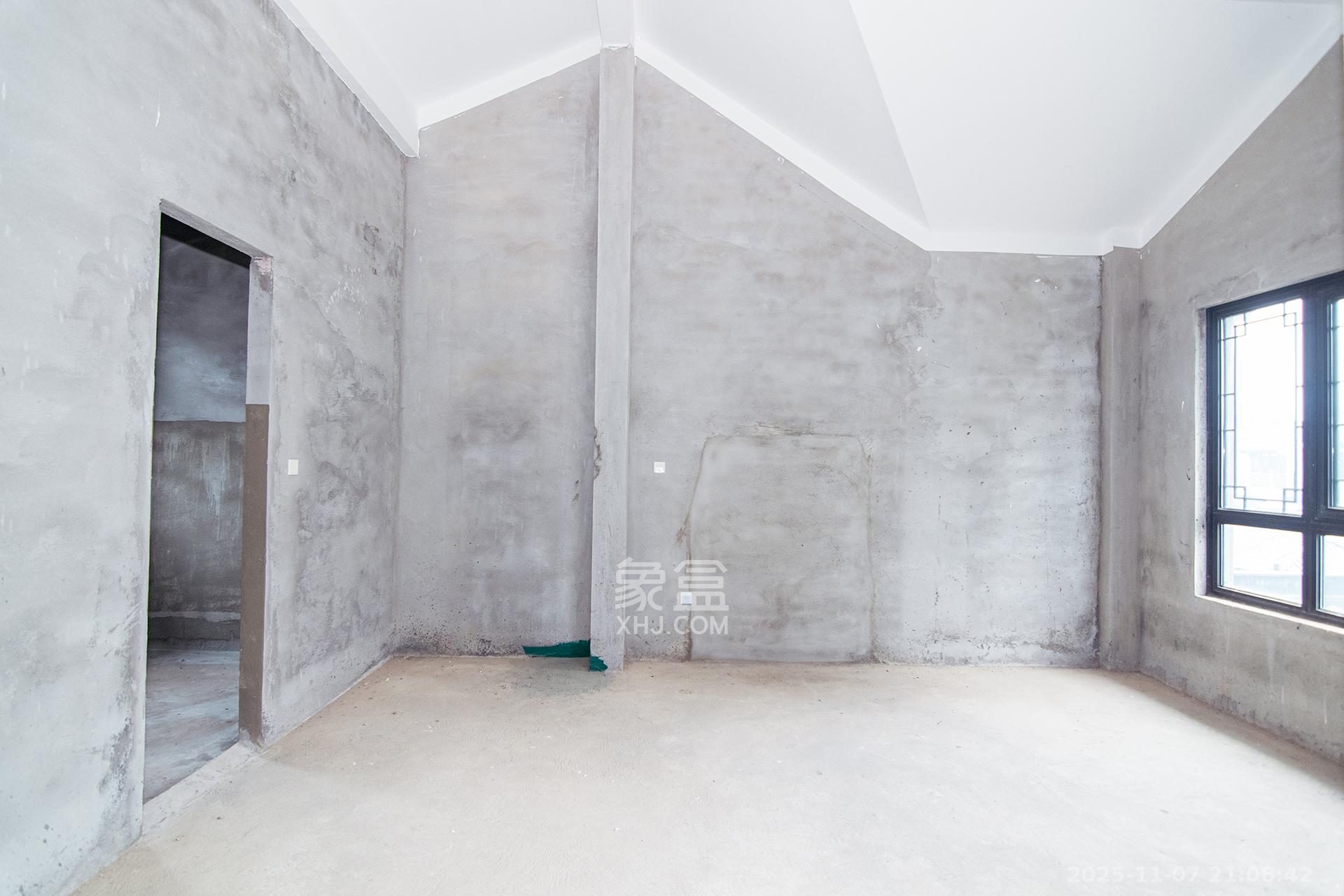 绿城高尔夫小镇  6室2厅4卫    390.0万卧室