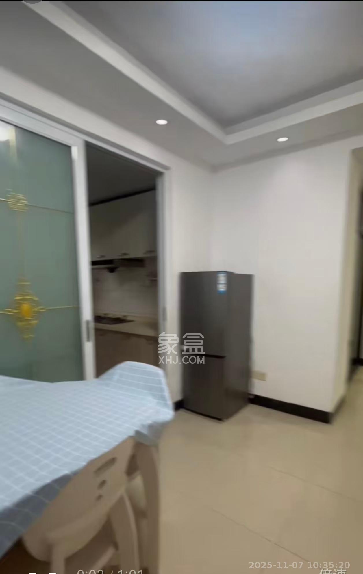 翡翠云天  3室2厅2卫    2500.0元/月室内图