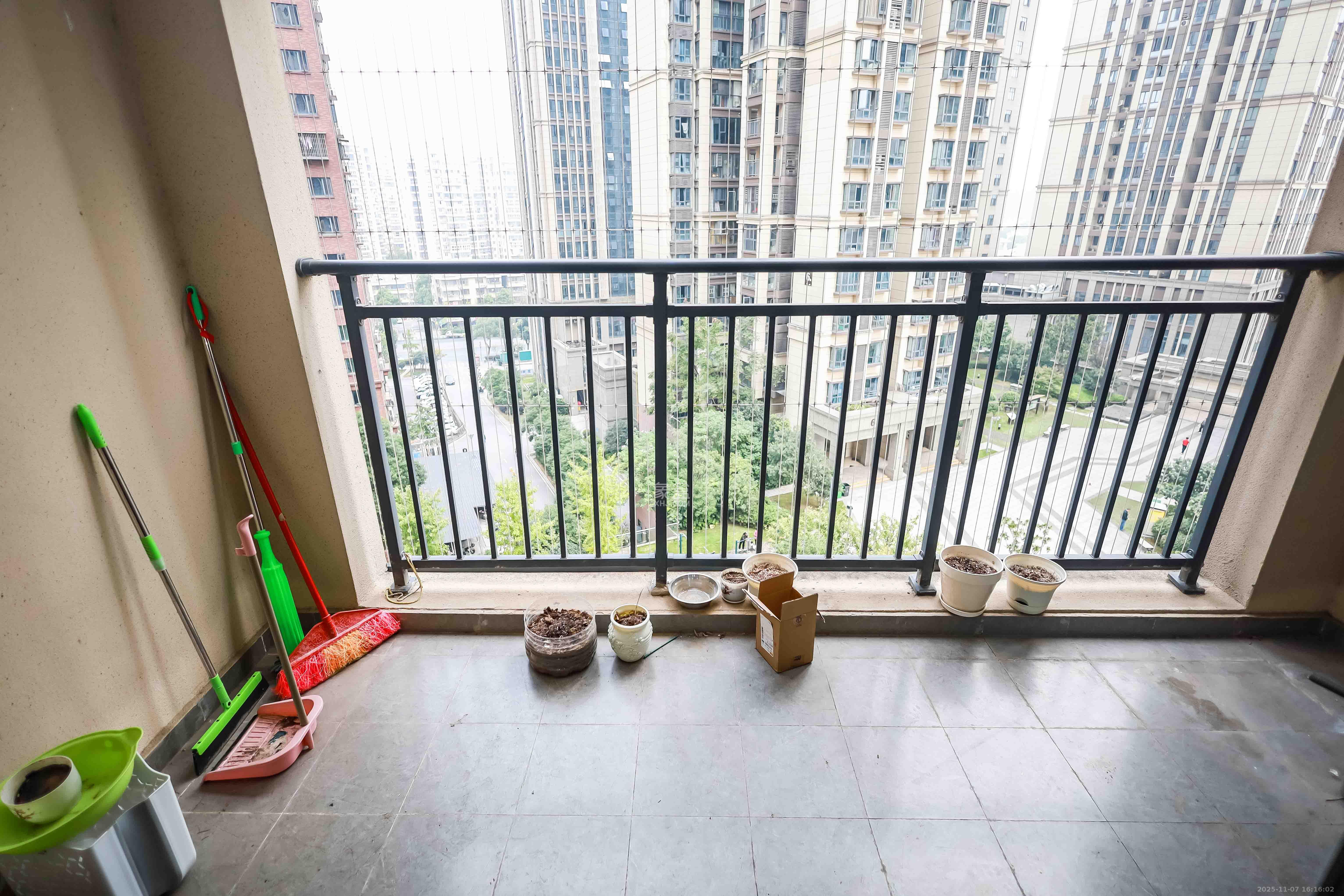 荣泰广场 4室2厅2卫 105.0万 荣泰广场 4室2厅2卫 105.0万阳台