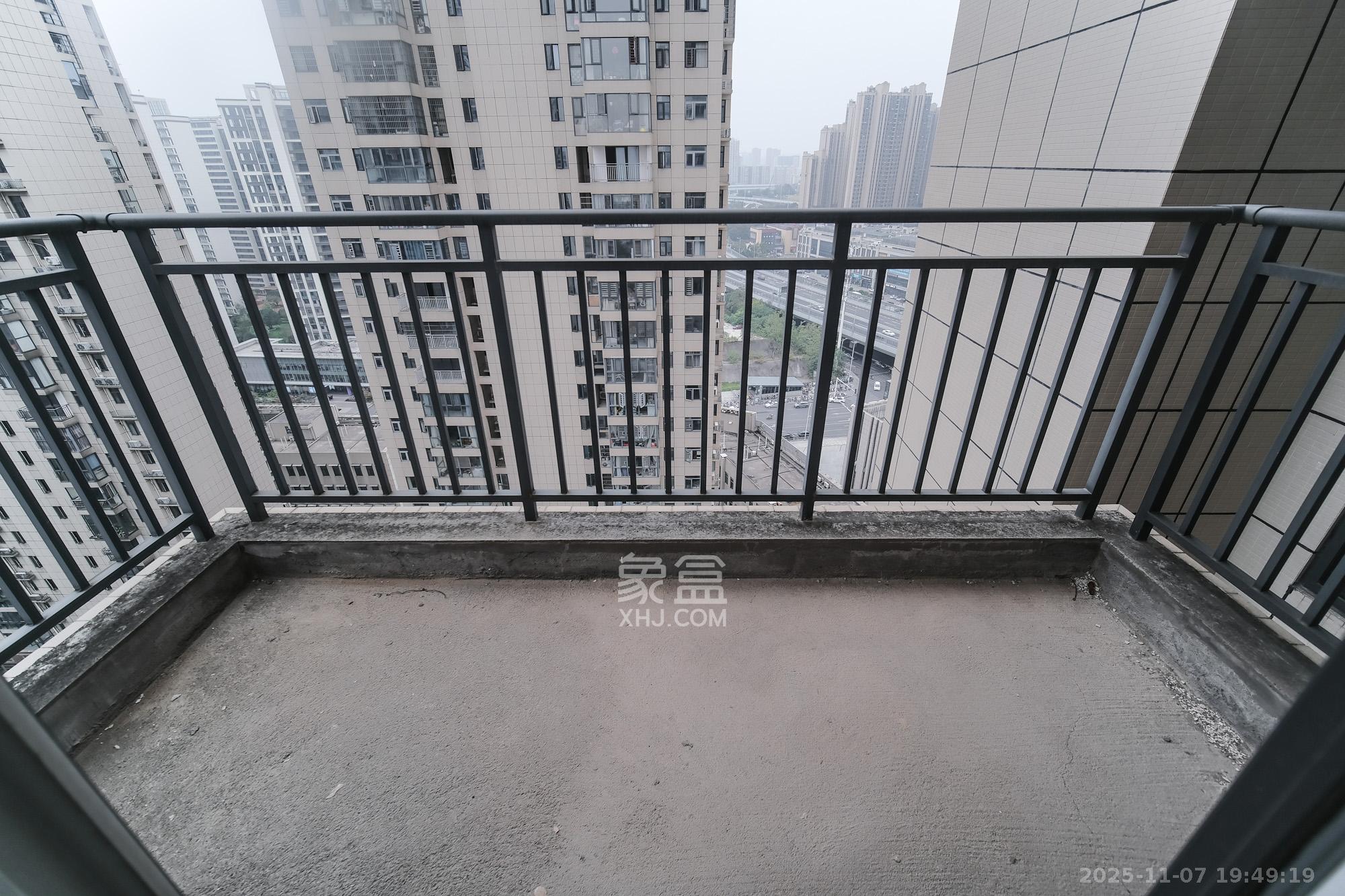 和悦城(蟠龙景苑) 3室2厅2卫 72.0万 和悦城(蟠龙景苑) 3室2厅2卫 72.0万阳台