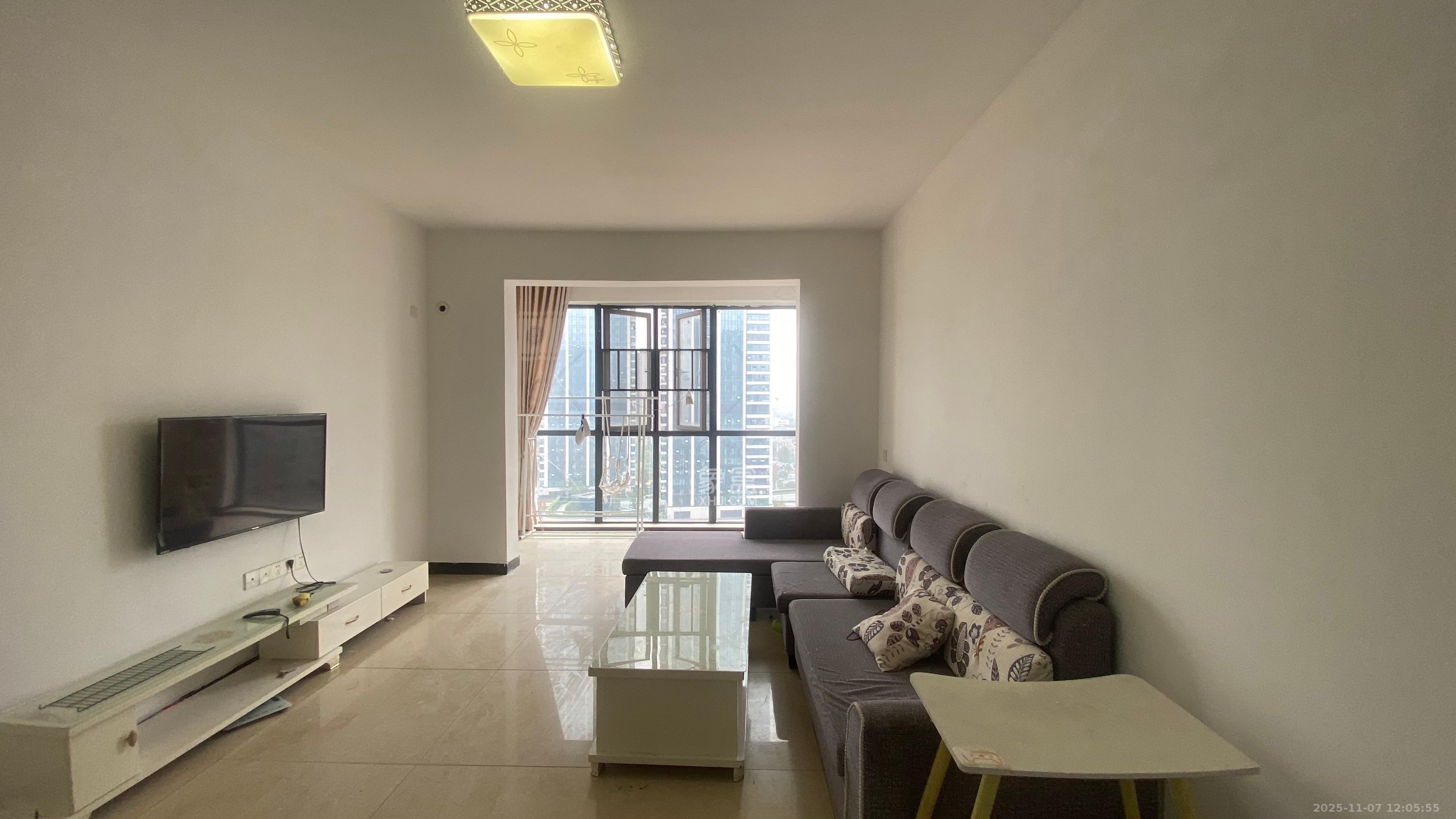 江河东澜湾  3室2厅1卫    2600.0元/月