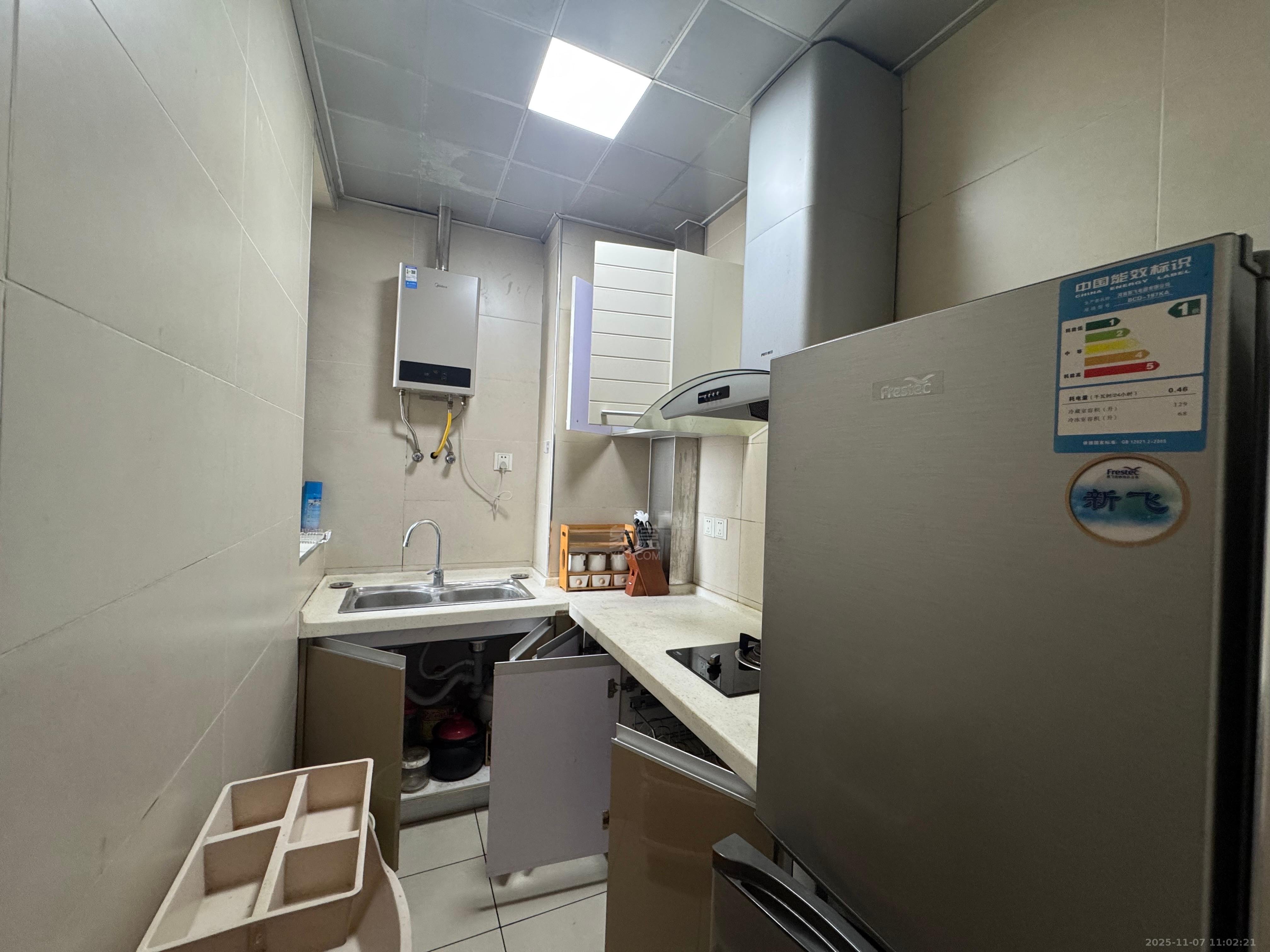 华晨御园  1室1厅1卫    1500.0元/月室内图