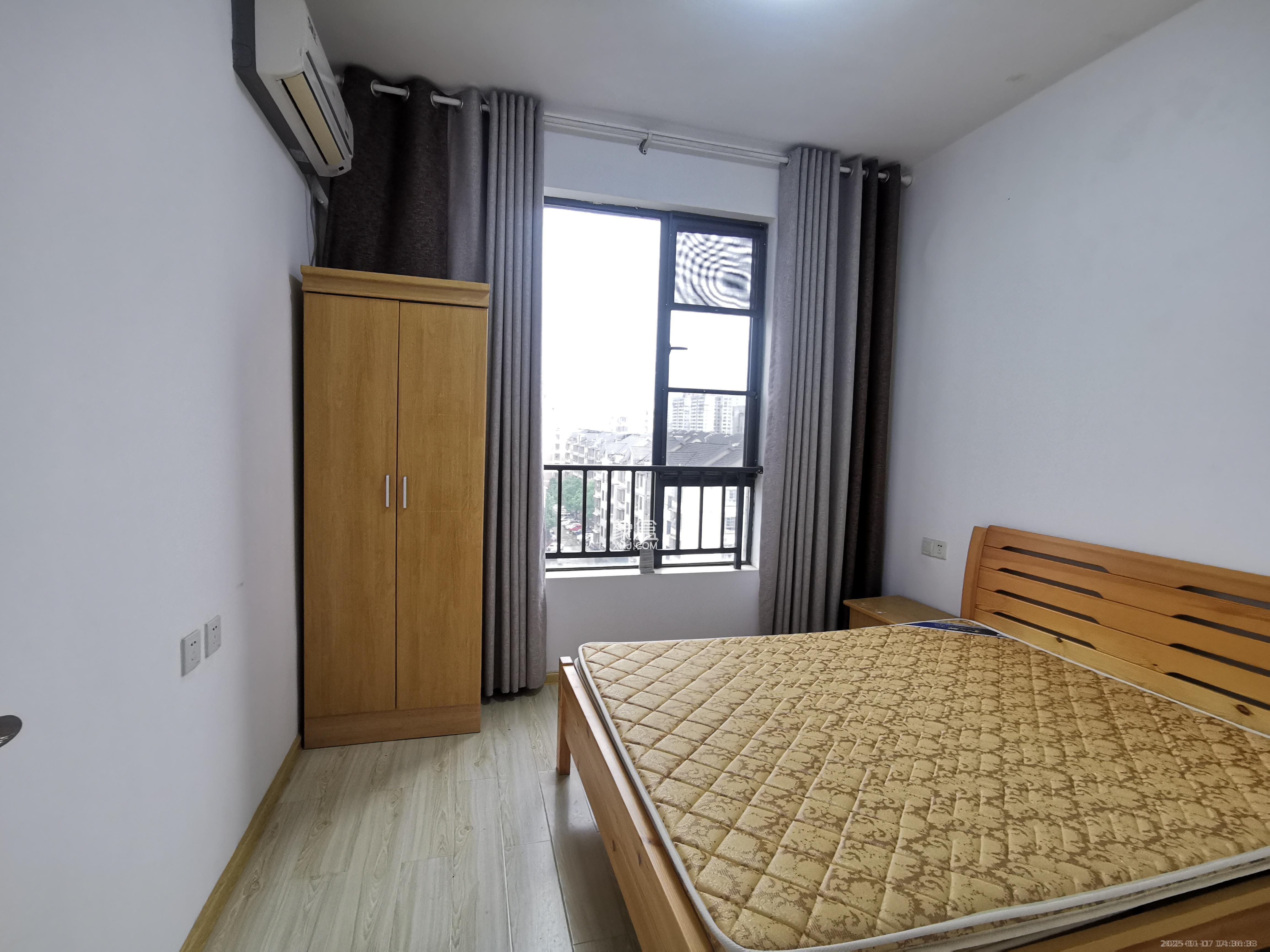 阳光100三期  2室2厅1卫    2200.0元/月室内图