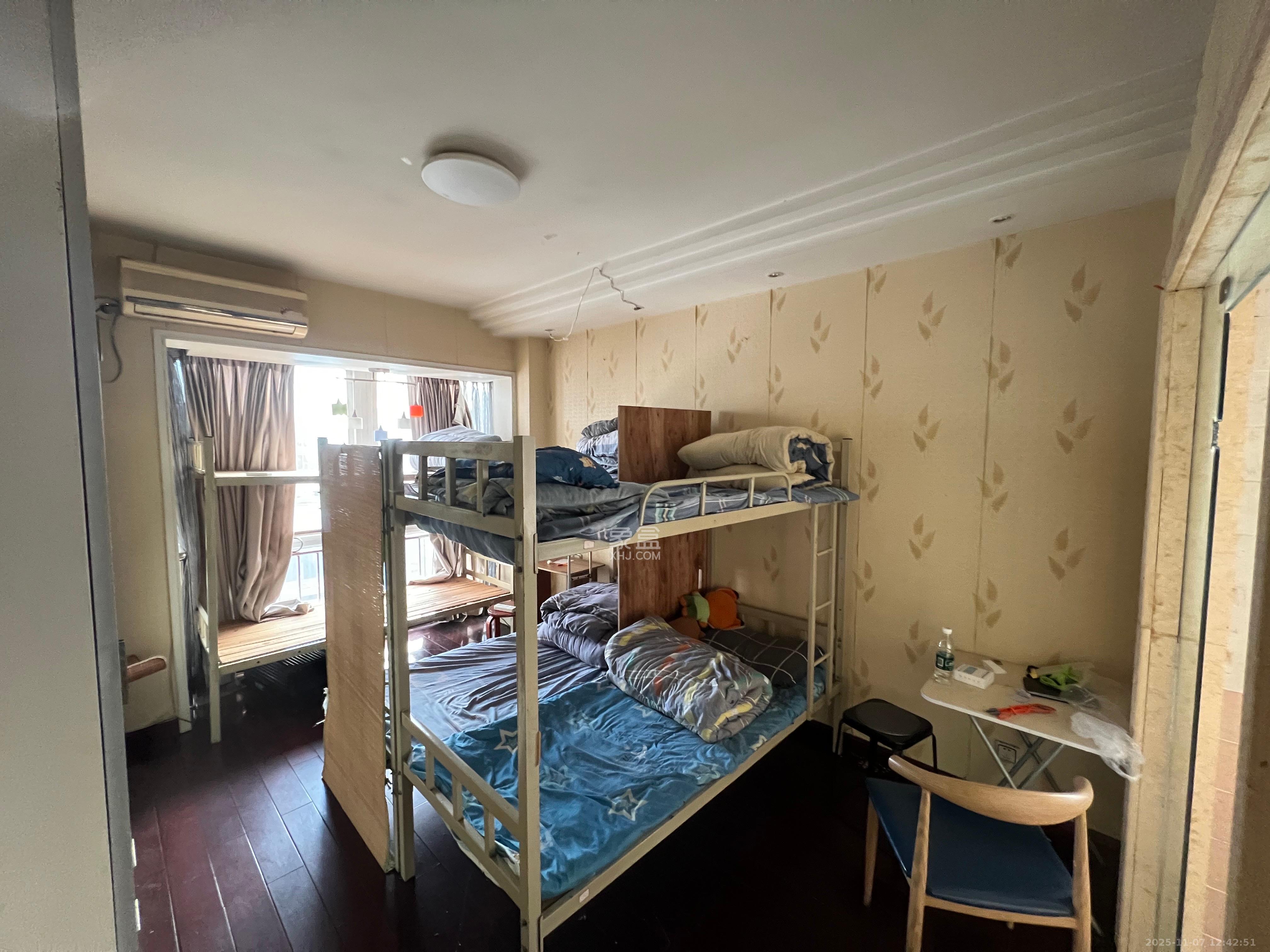 五一华府  4室2厅2卫    4300.0元/月室内图